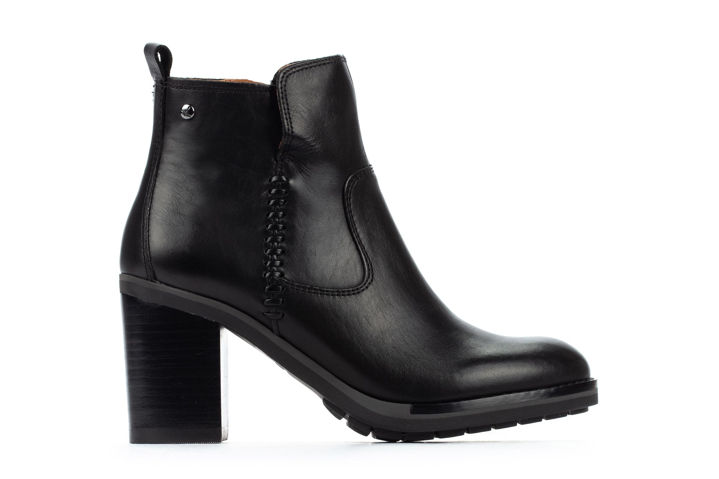 pikolinos vicar water repellent studded bootie
