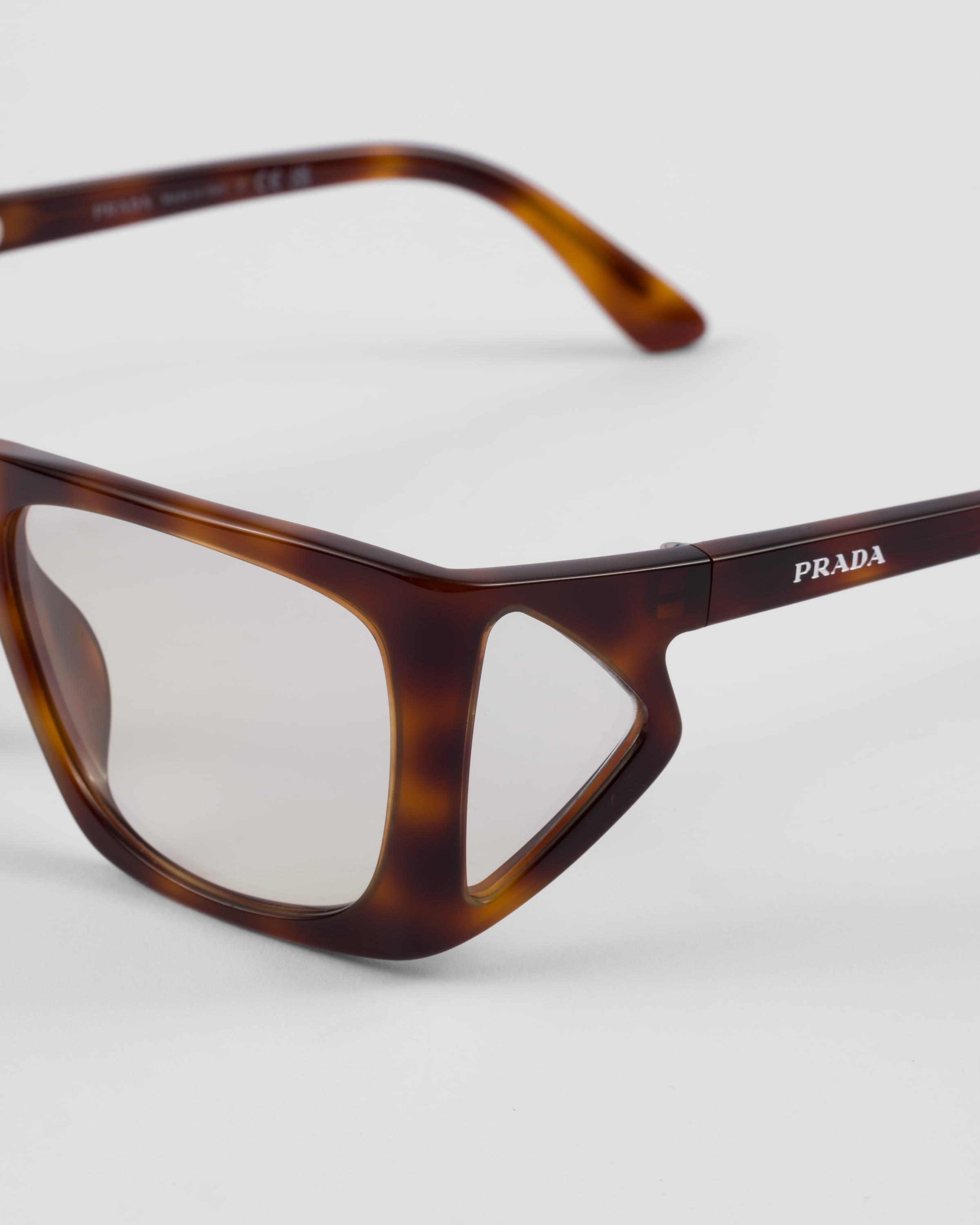 平本蓮着用 PRADA ランウェイ サングラス