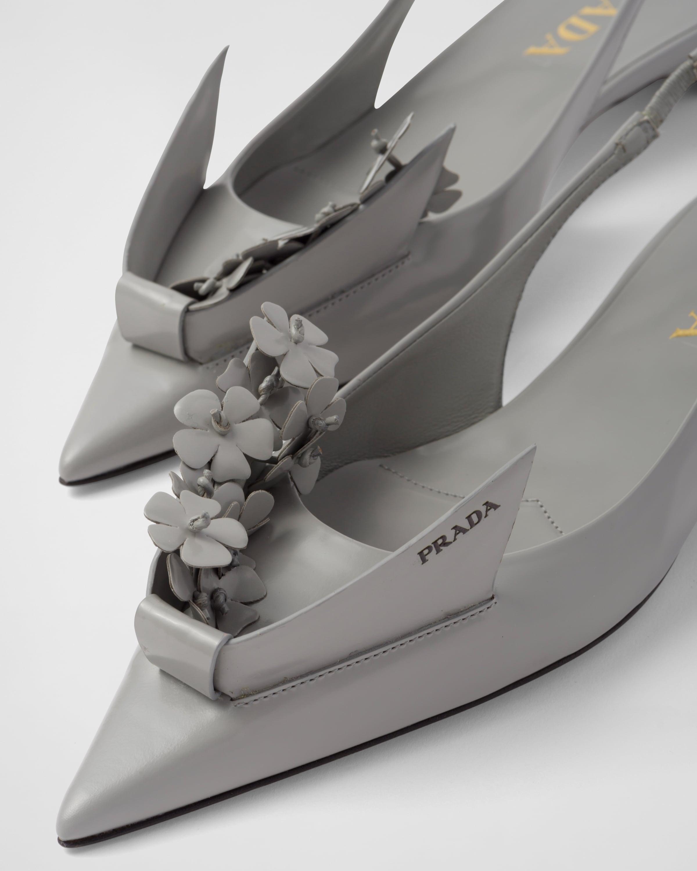 PRADA＊slingback pumps with floral appliques パンプス＊送込 PRADA＊slingback pumps with floral appliques パンプス＊送込