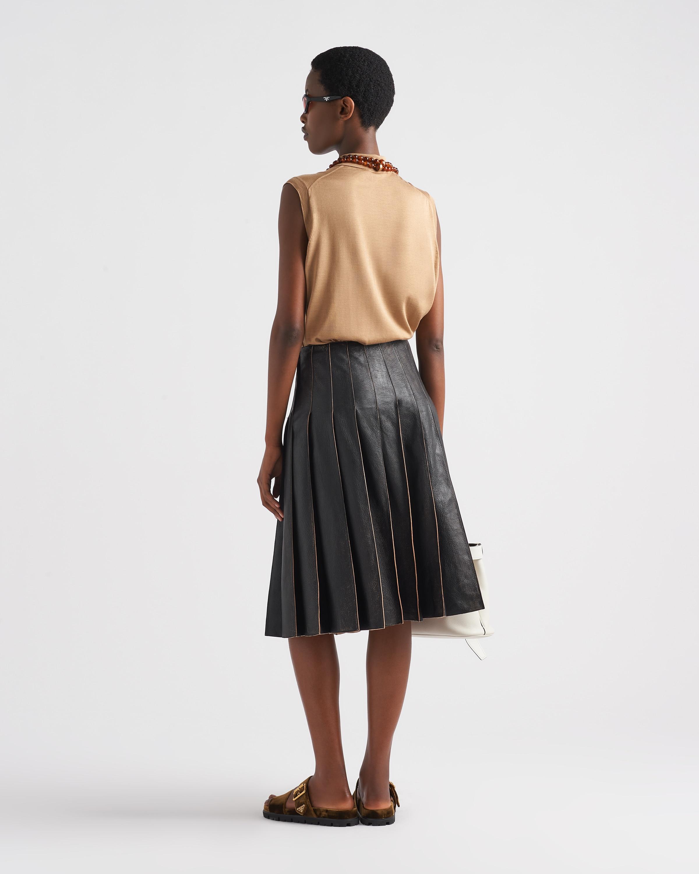Prada Pleated Leather Skirt in Black | Lyst 