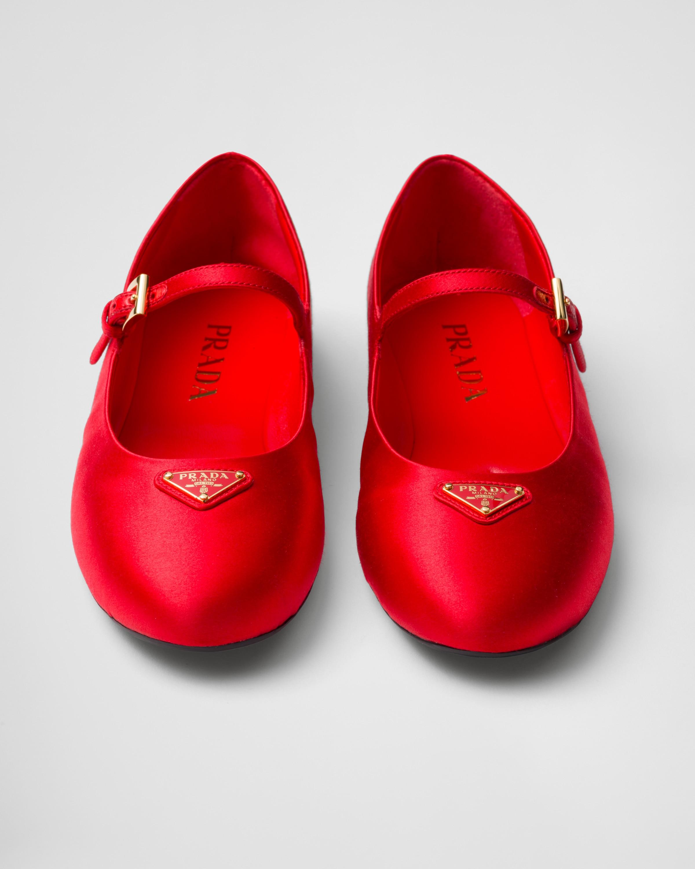 【関税&送料込】Prada Ballerina Prada Logo Satin Ballerina Flat in Red | Lyst