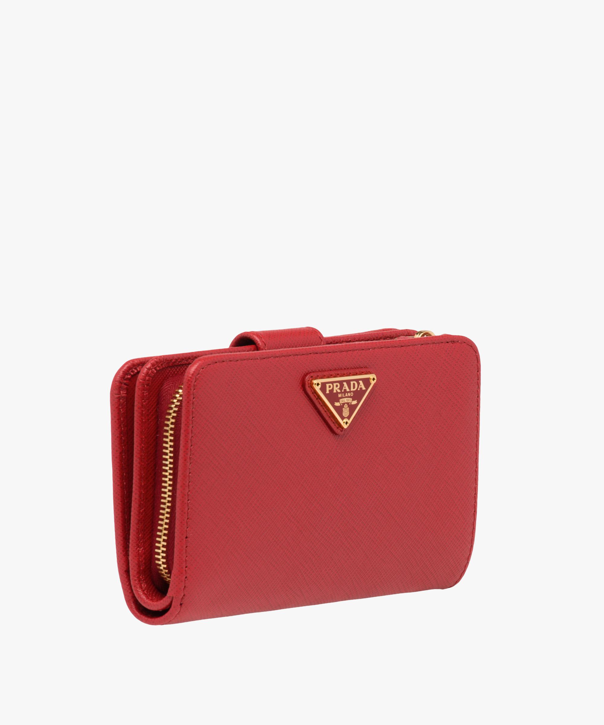 voorspelling meel Verlichten Prada Medium Saffiano Leather Wallet in Red | Lyst