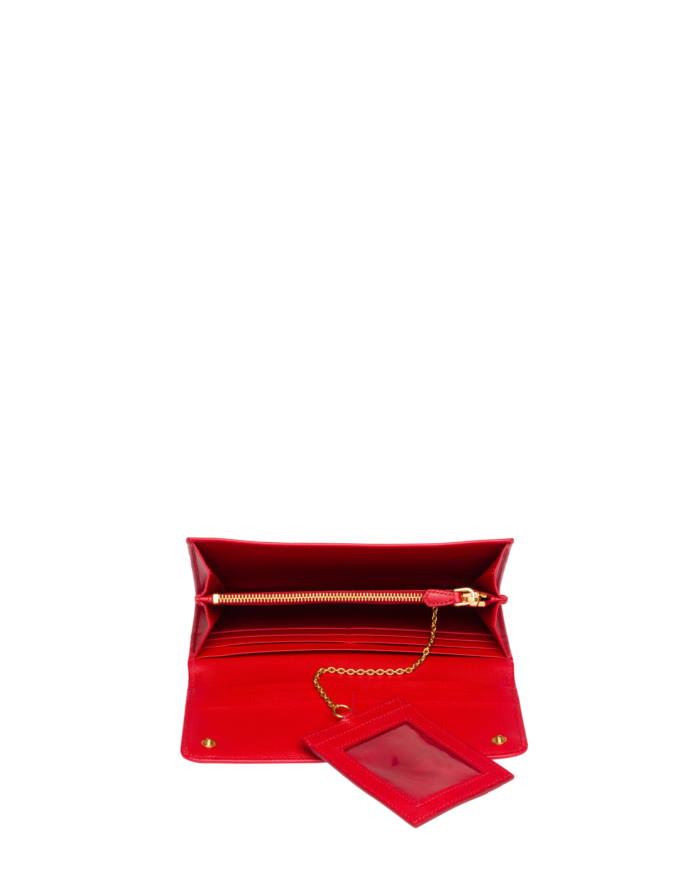 Portefeuille En Cuir Saffiano Cuir Prada en coloris Rouge Femme Accessoires Portefeuilles et porte-cartes 