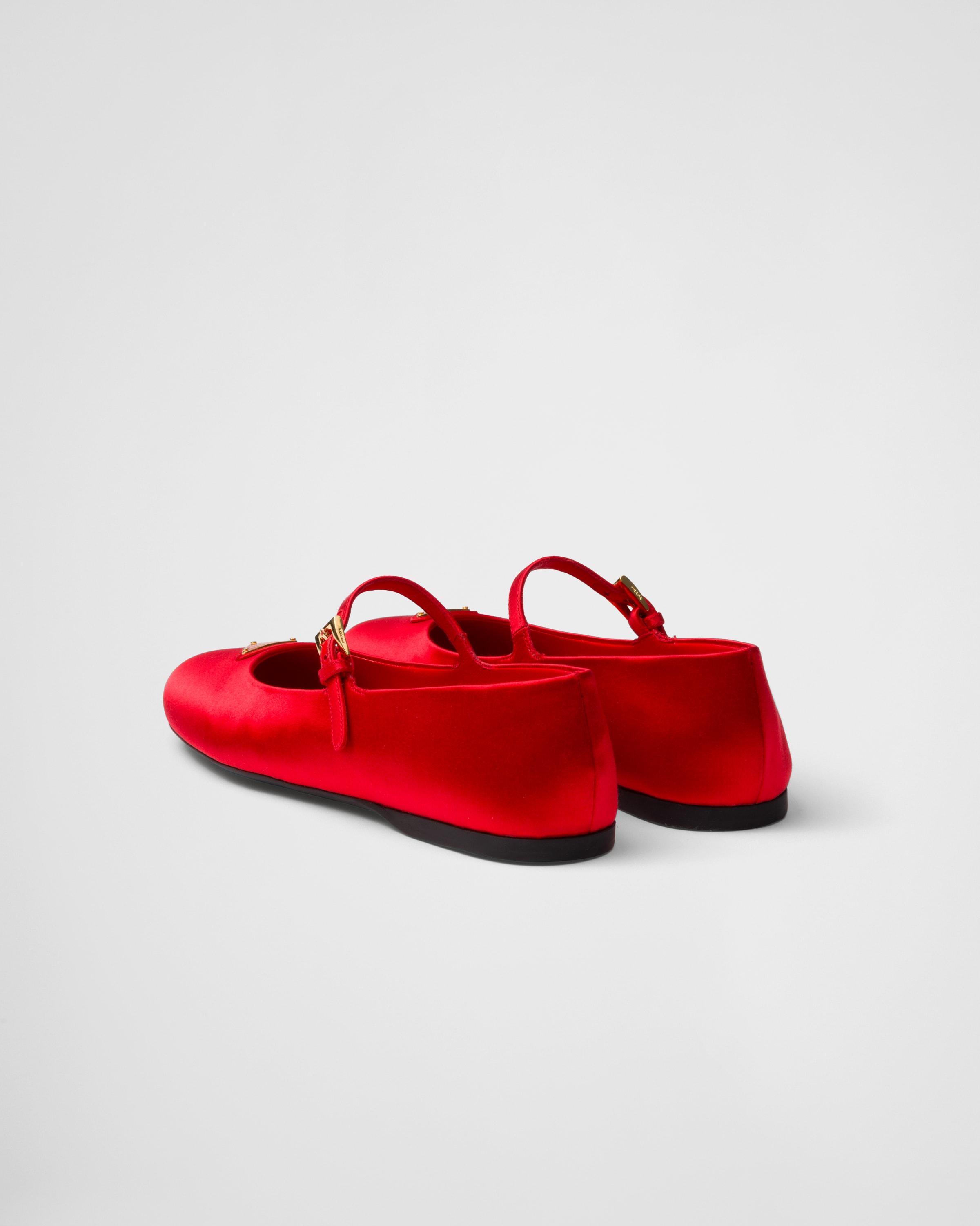 【関税&送料込】Prada Ballerina Prada Logo Satin Ballerina Flat in Red | Lyst