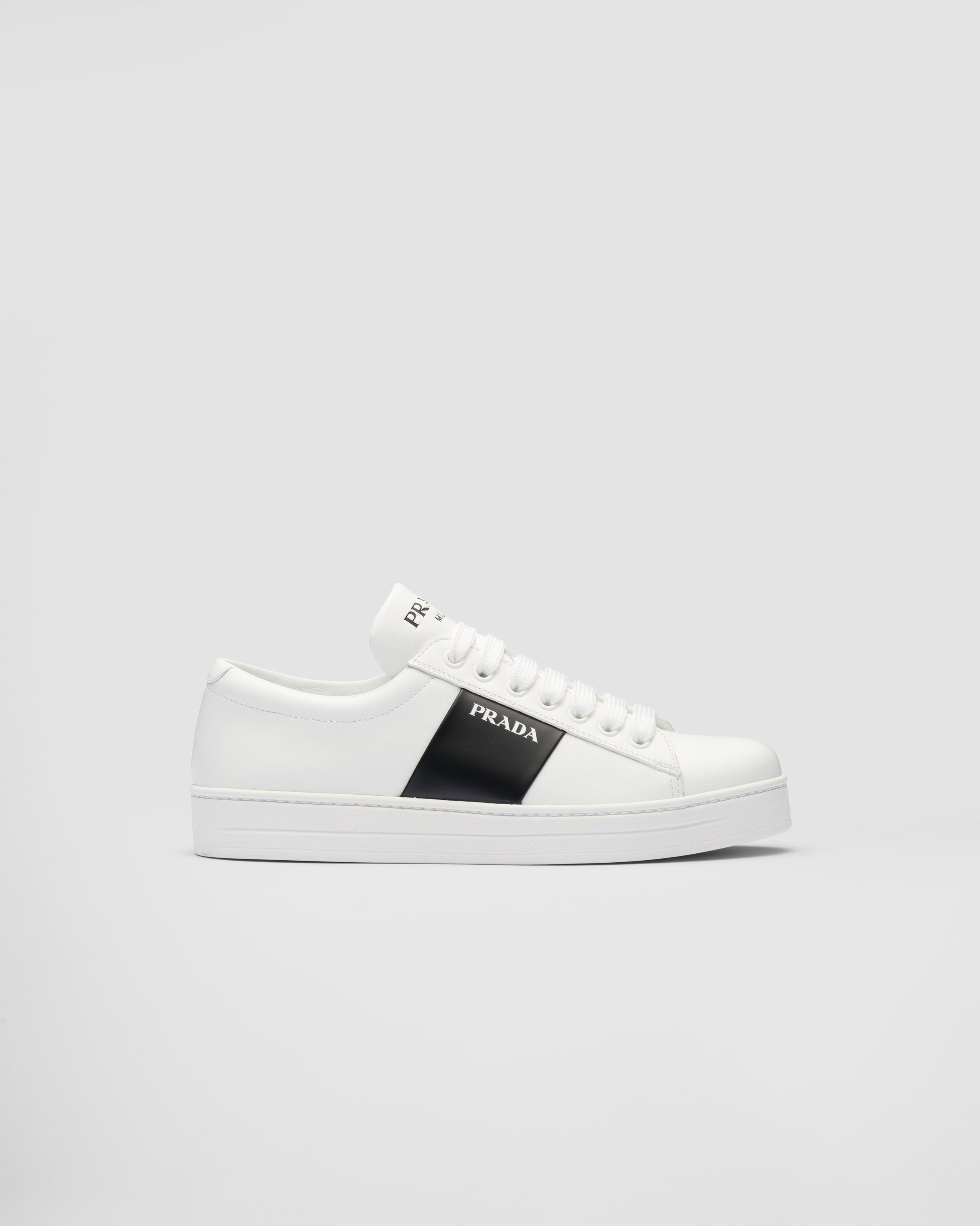 【PRADA】SNSで話題！men's ロゴ レザーシューズ white(40size) Prada Leather Laced Sneakers With Logo in White | Lyst