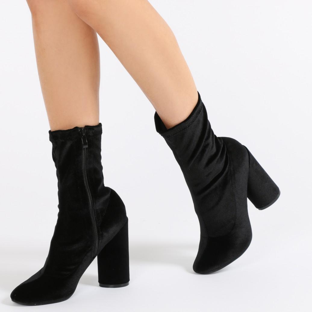 round heel ankle boots