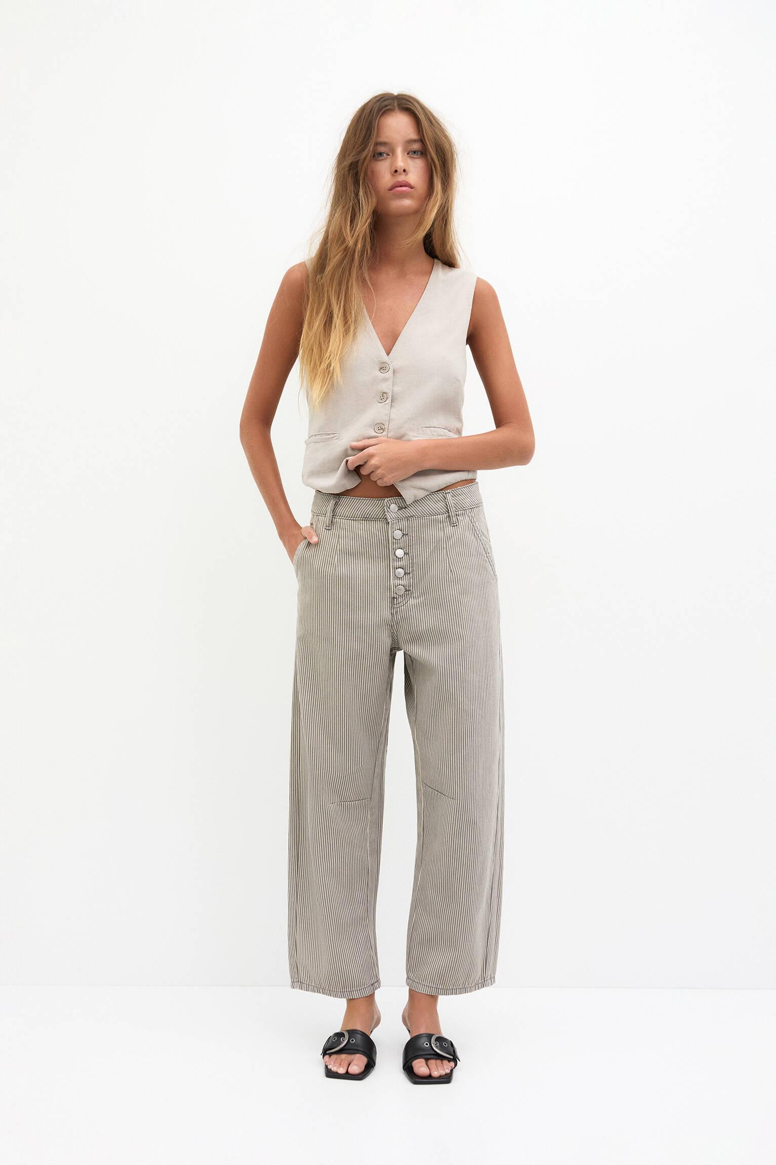 Pull&Bear Relaxed Fit Balloon Jeans With Front Buttons Lyst UK