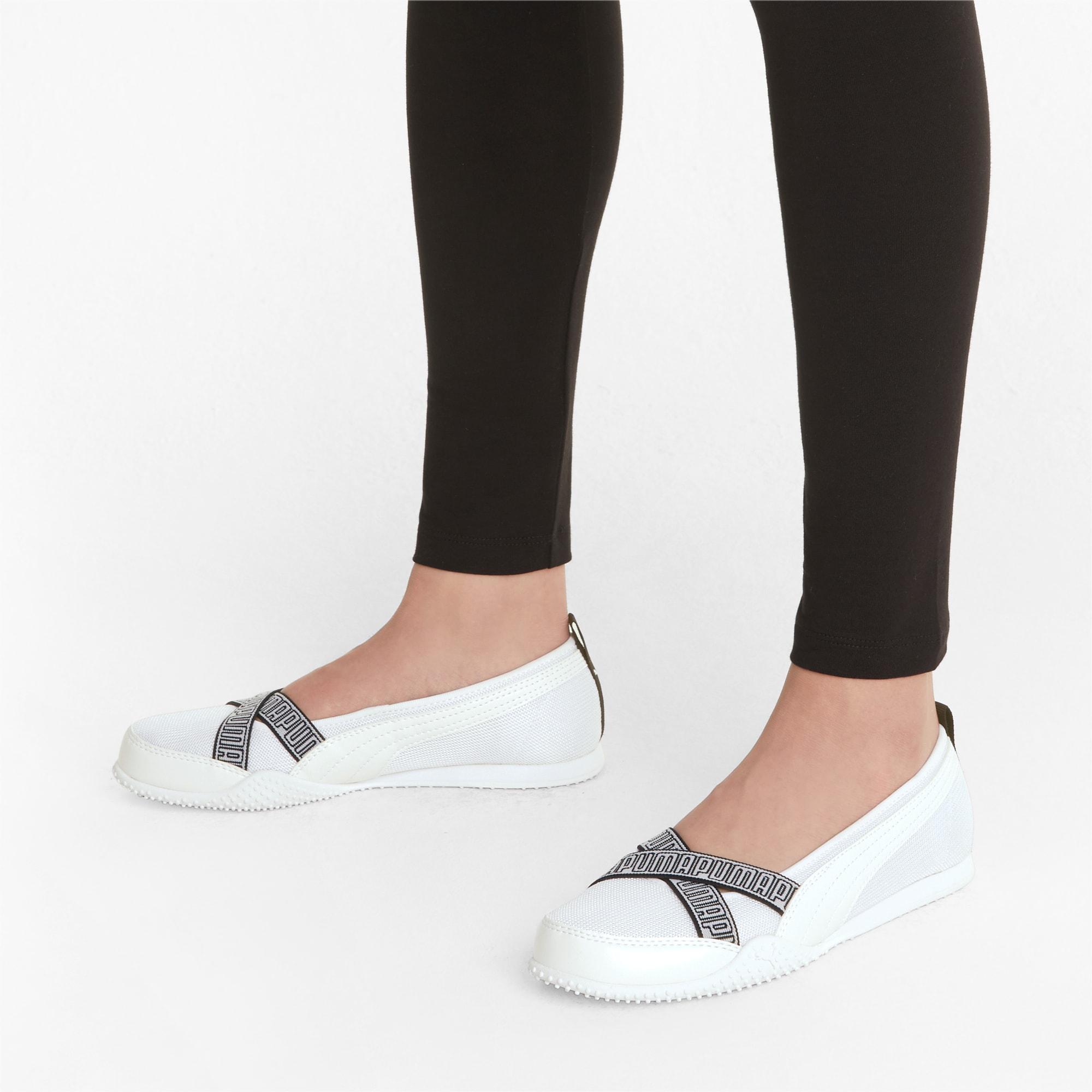 PUMA Bella Ballerina Damesschoenen in het Wit - Lyst