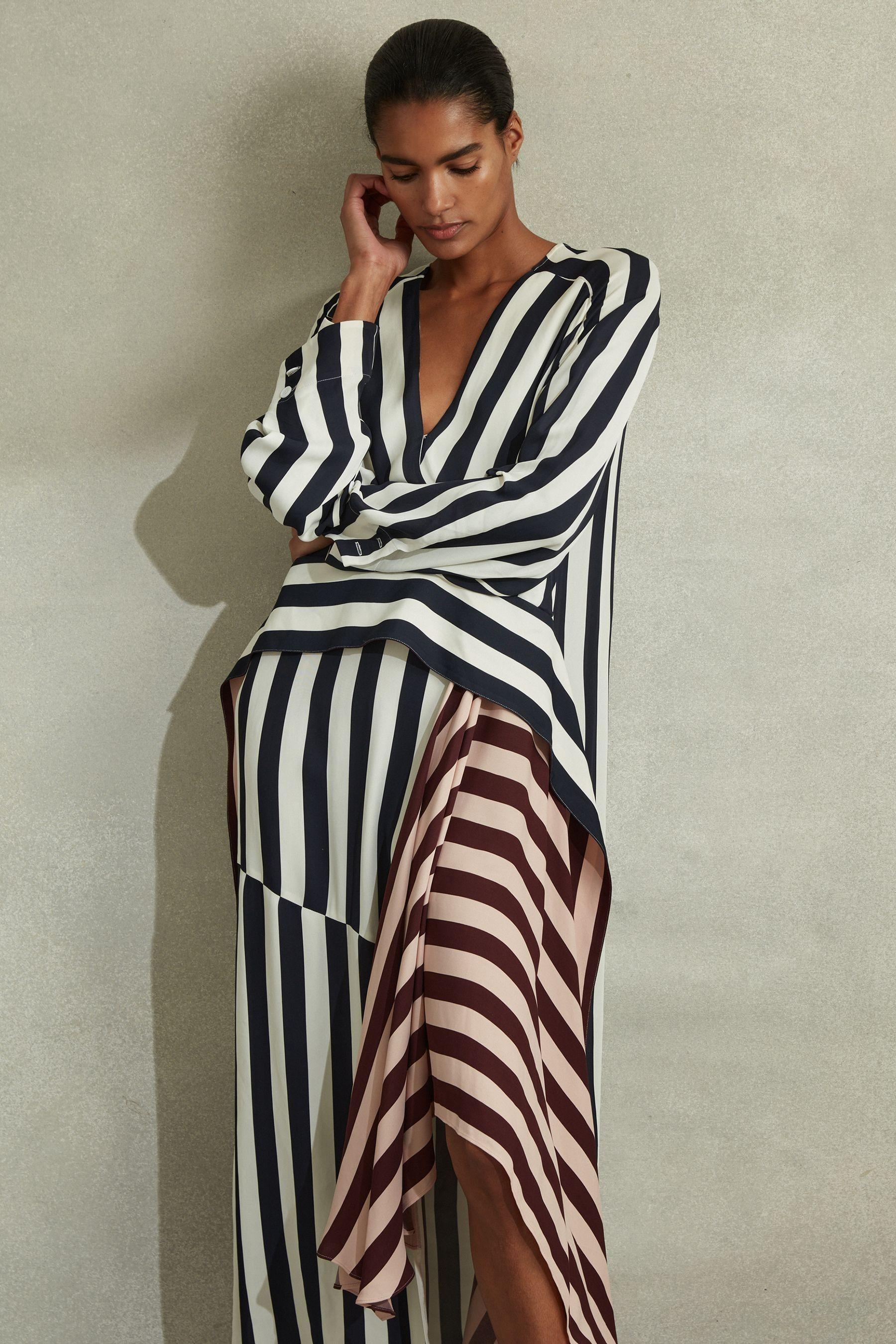 【海外限定】REISSワンピース☆Eloise Stripe Dress, Navy/Brown REISS Eloise Stripe-Print Wrap Dress in Navy/Brown | endource