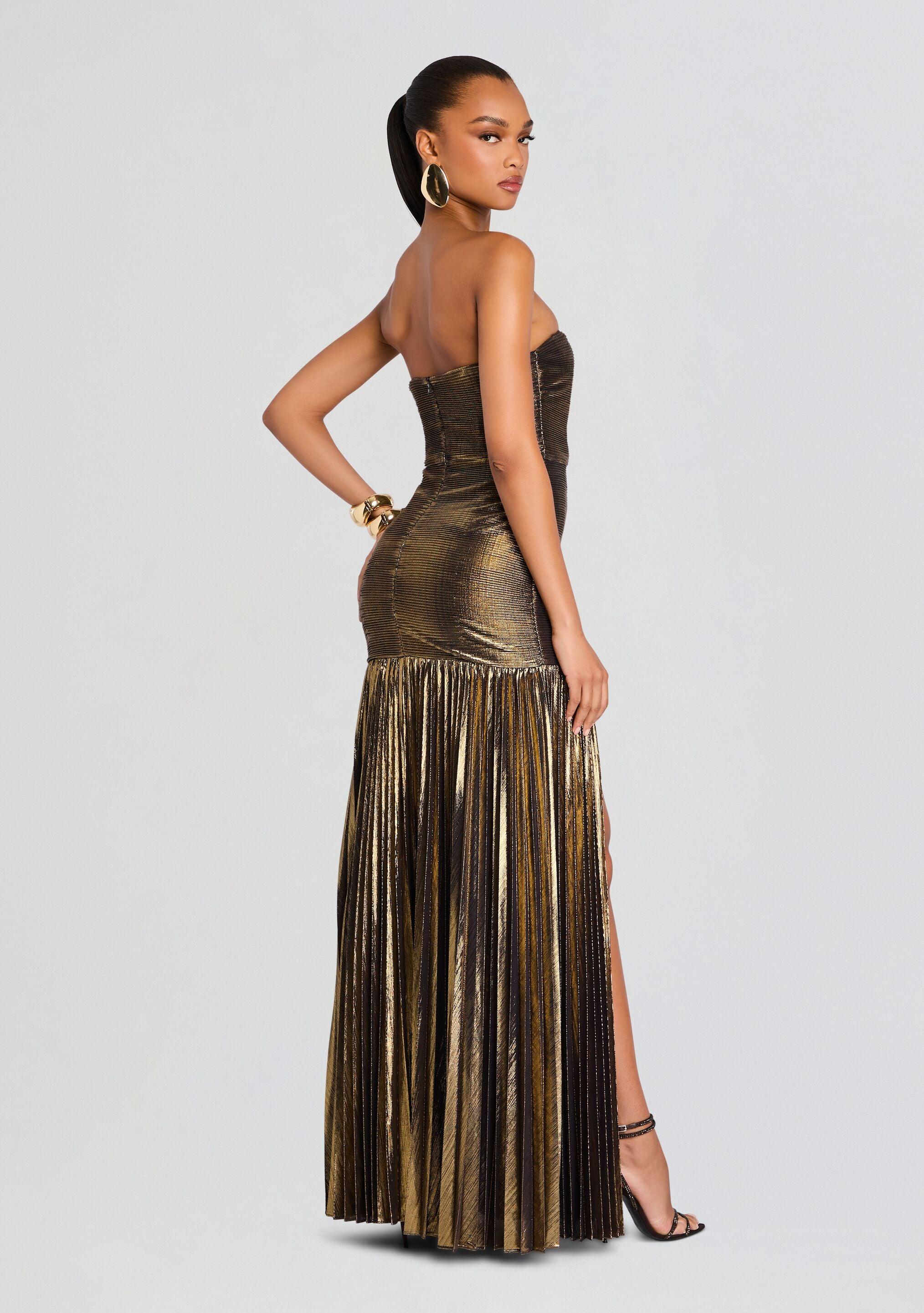 green emerald velvet dress Amazon.com: Retrofête Women's Nala Dress, Apricot, Orange, Metallic, Pink,  XS : Clothing, Shoes & Jewelry main image 1