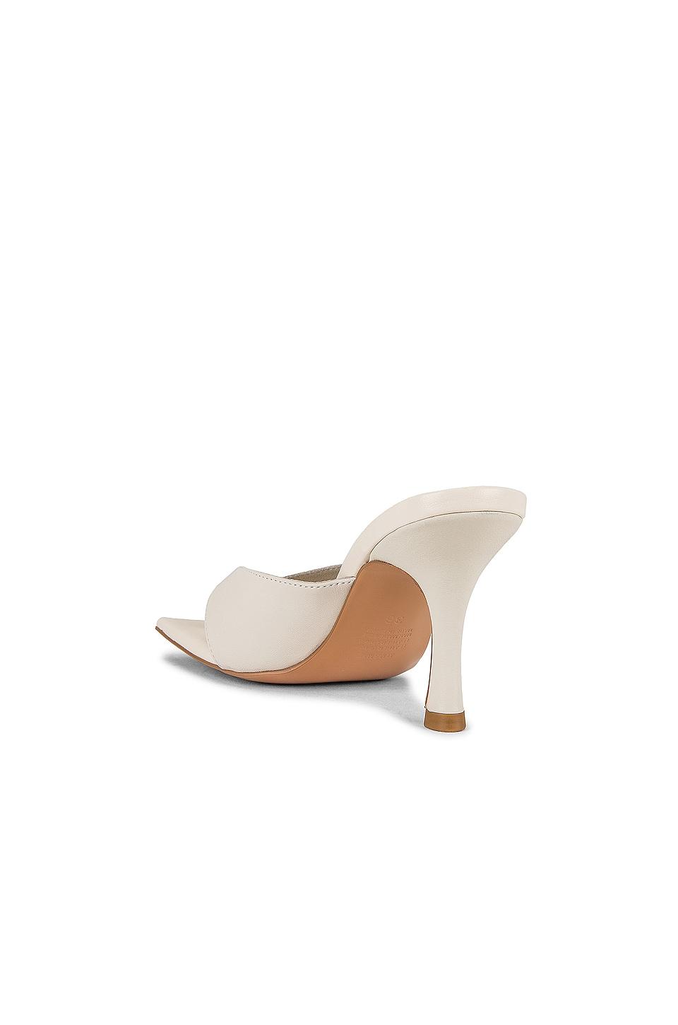 Alias Mae Florence Mule Sandal in White | Lyst
