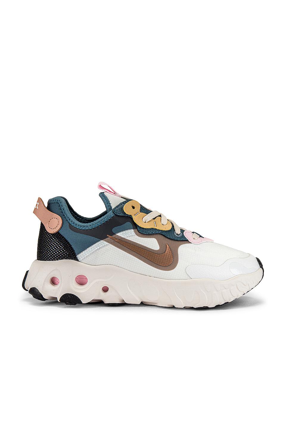 Nike React Art3mis Rtl Sneaker in White 
