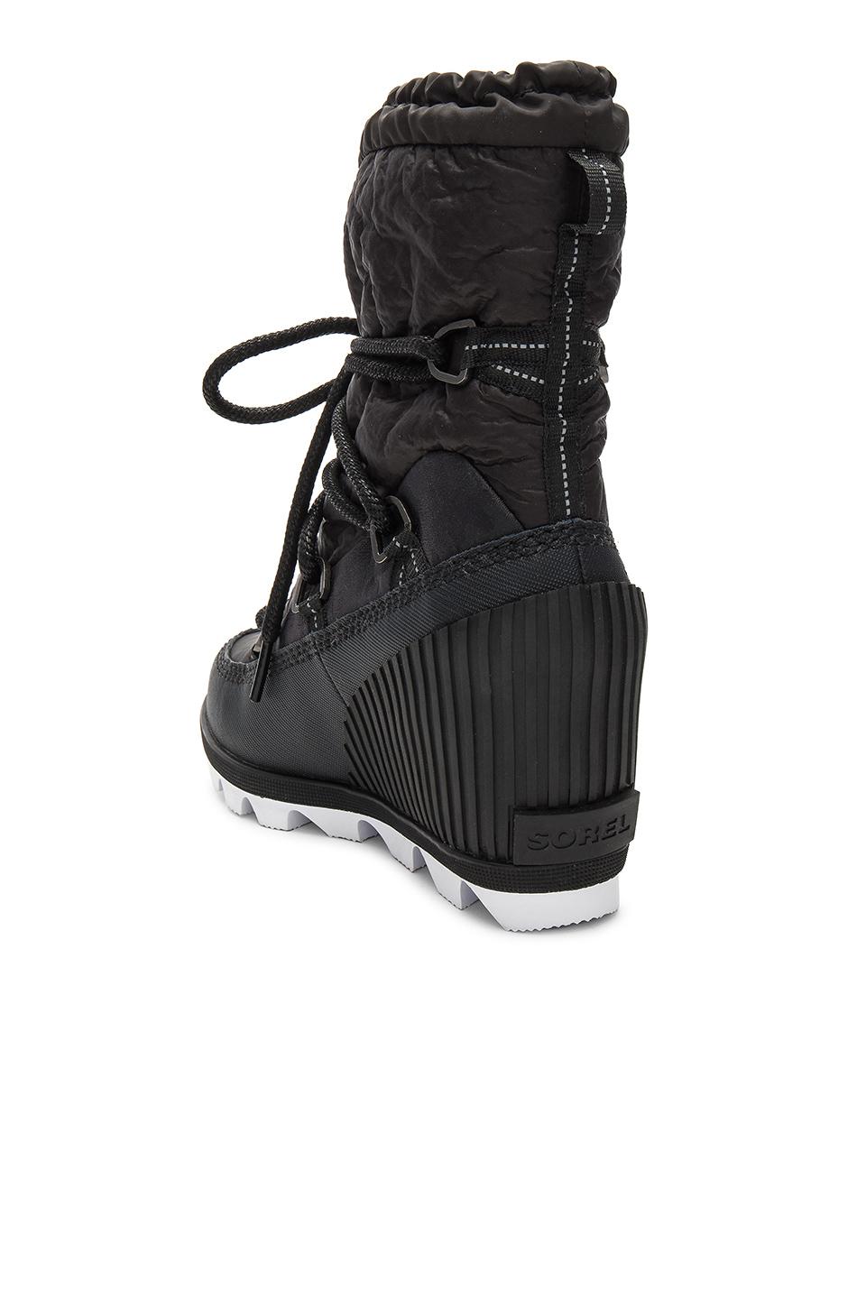sorel kinetic wedge boot