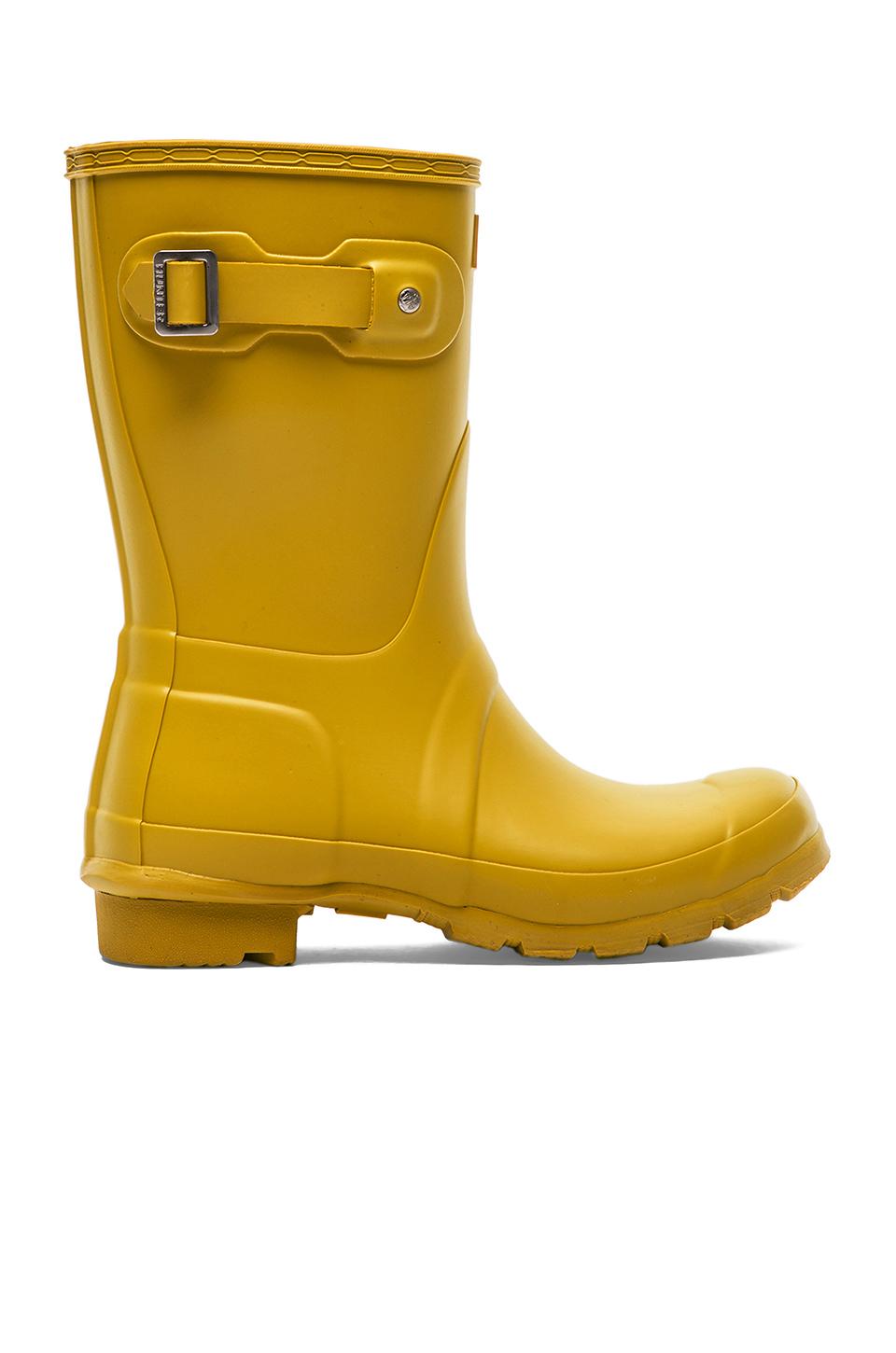 mens yellow hunter rain boots