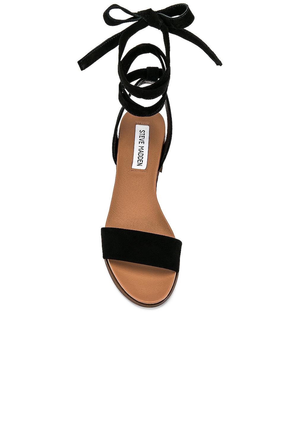 adrianne sandal steve madden