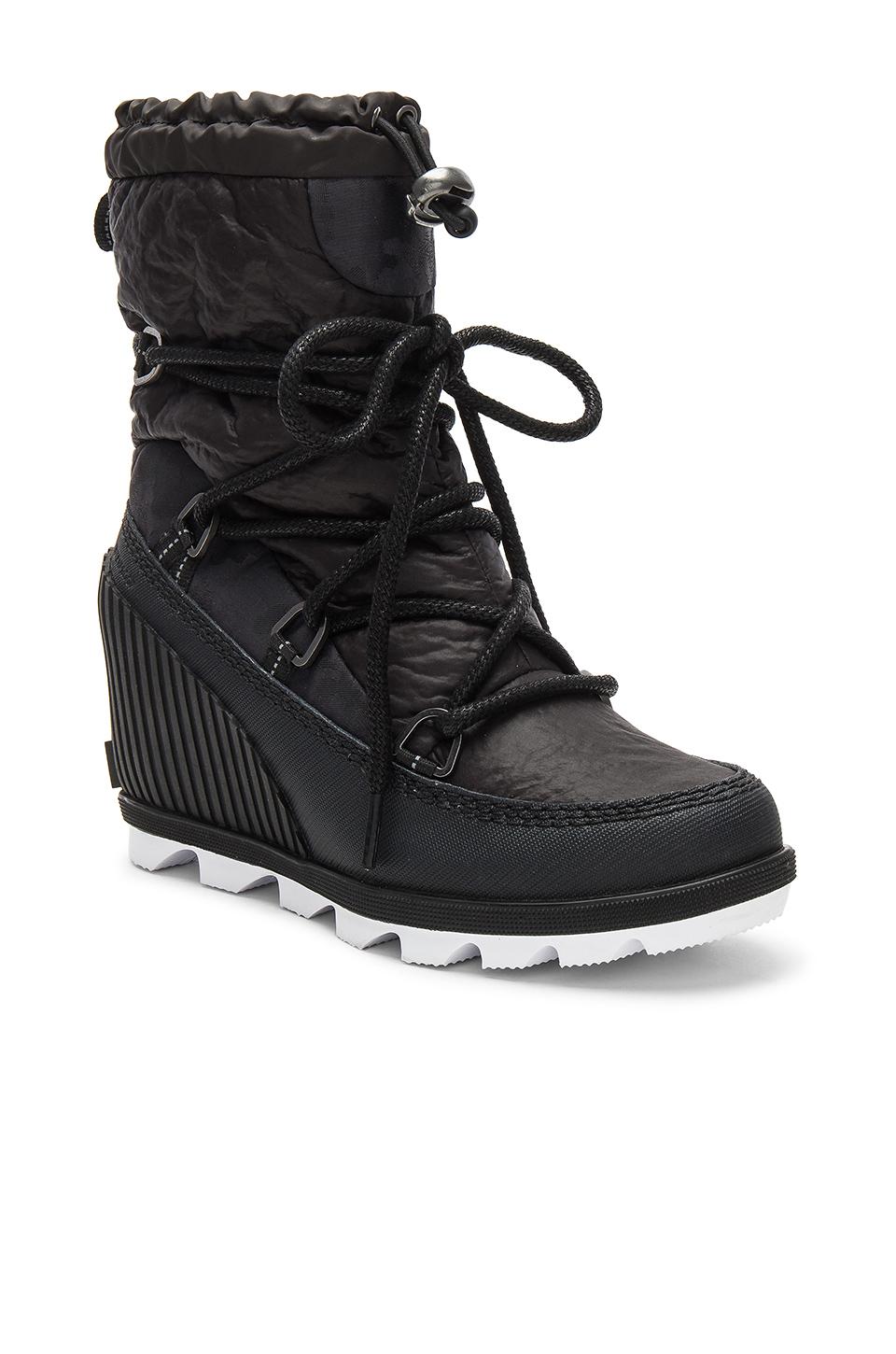 sorel kinetic wedge boot