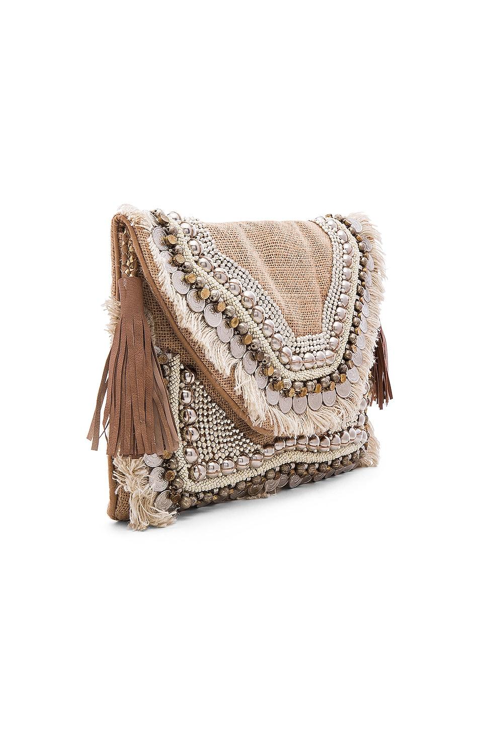 leela clutch in natural