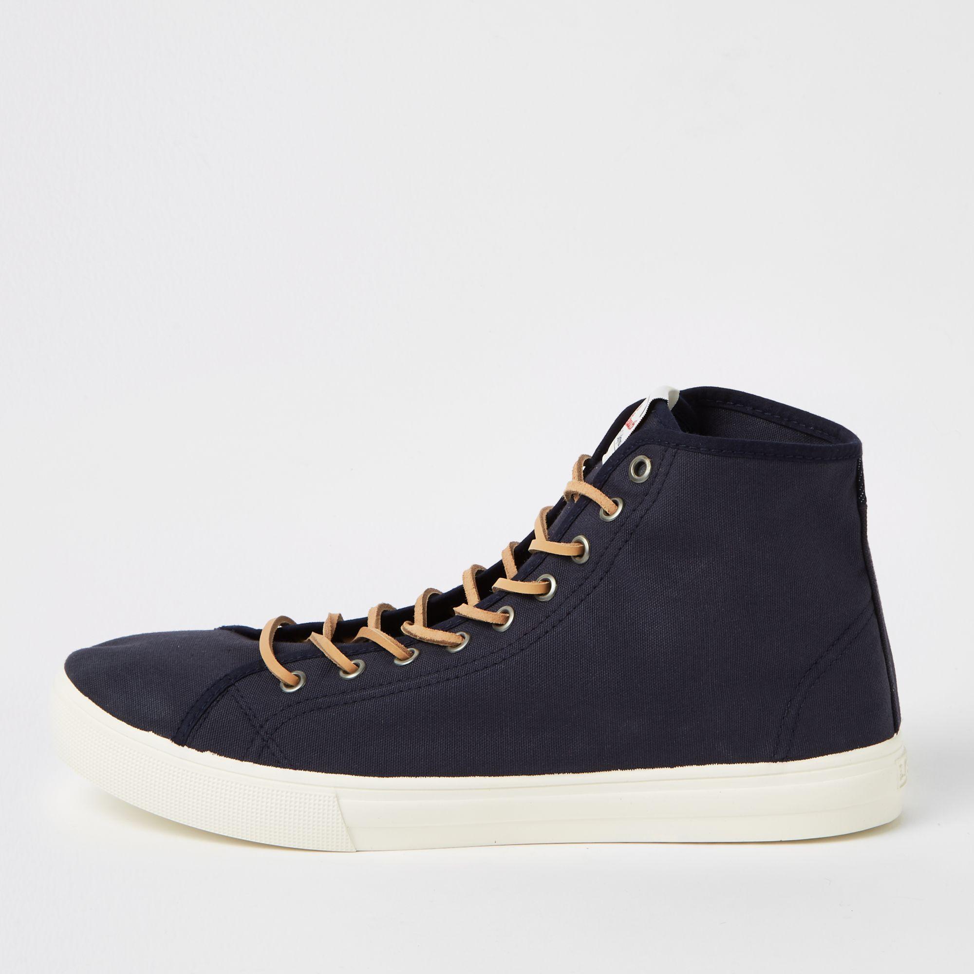 levi platform trainers