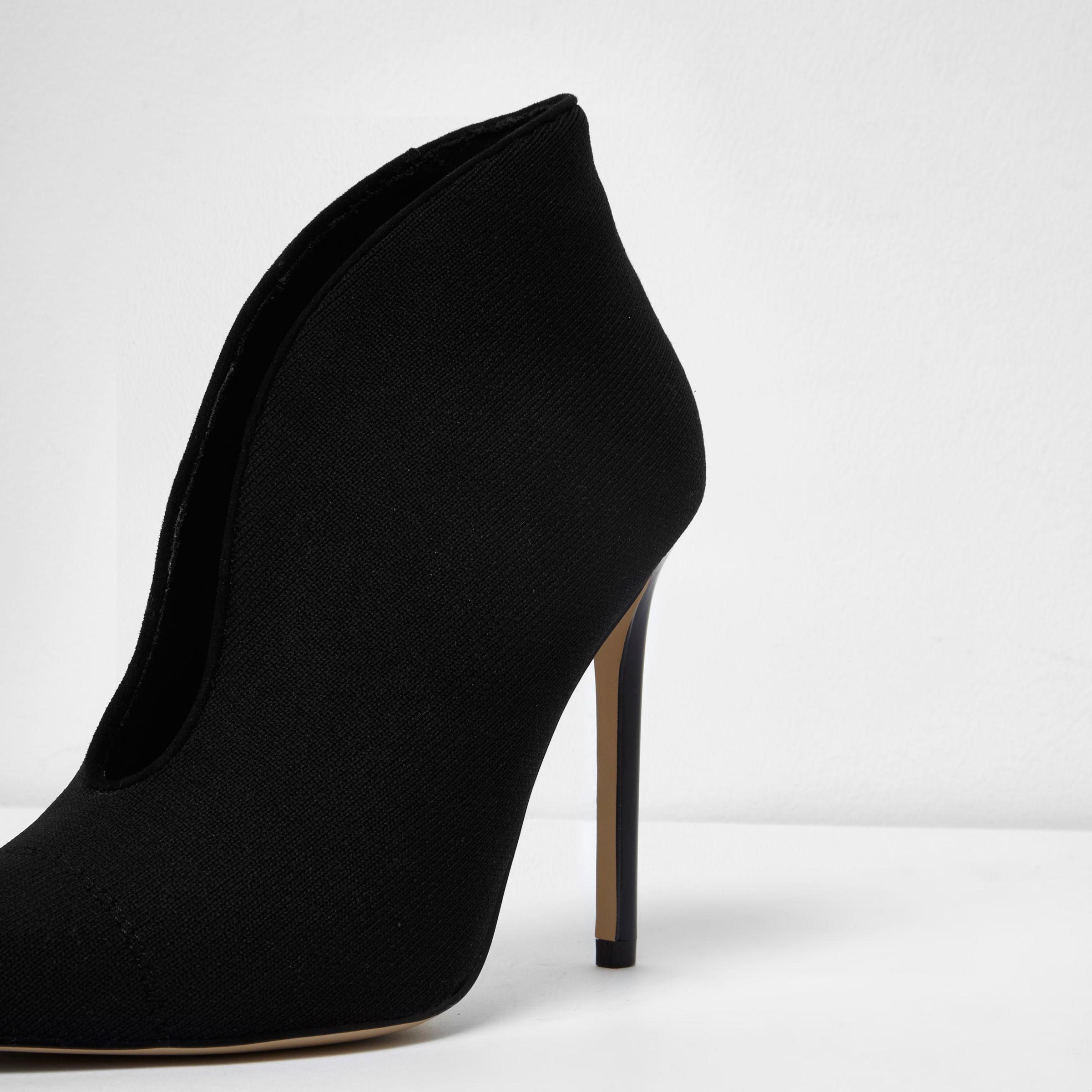 black high vamp court shoes