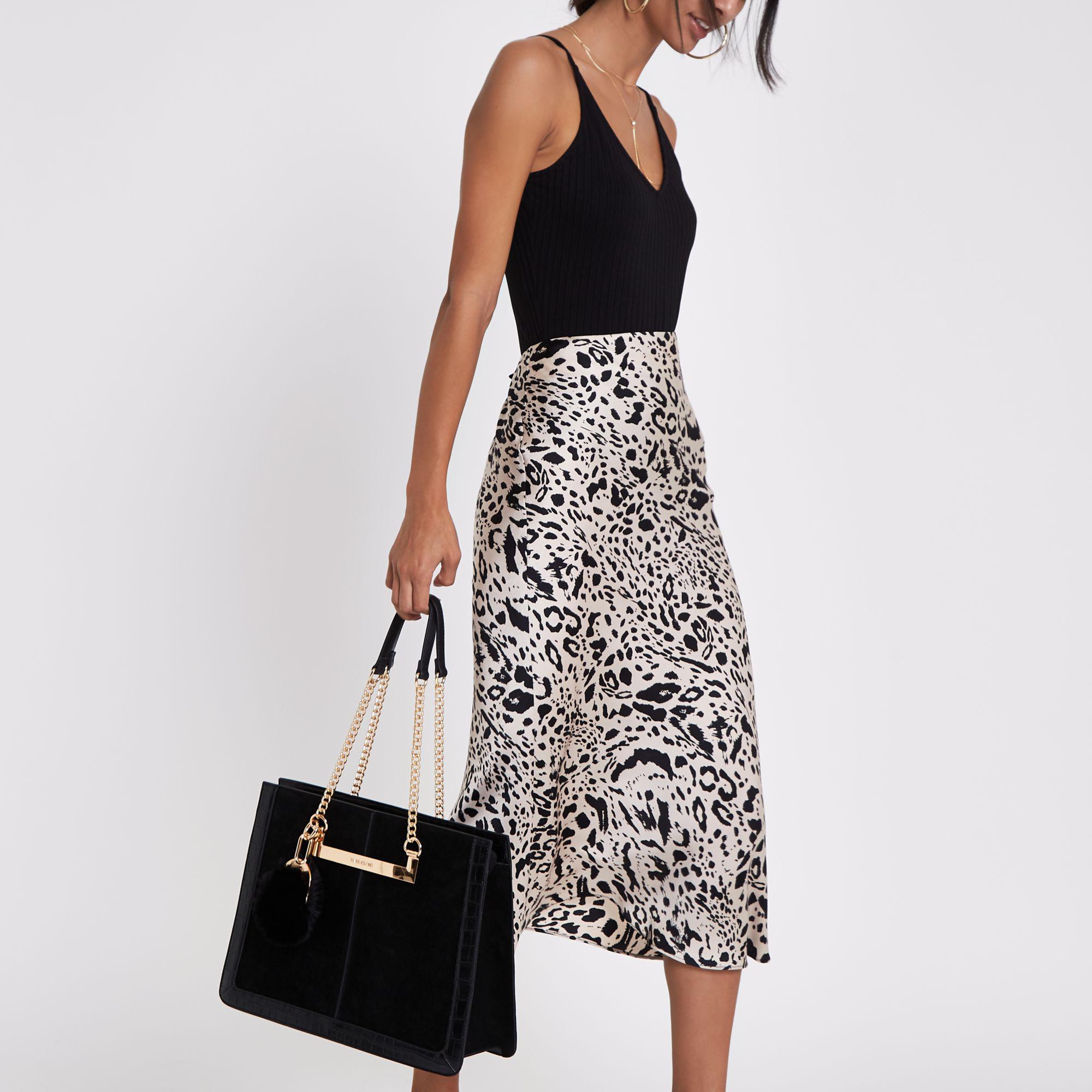 Black chain handle clearance pom pom tote bag