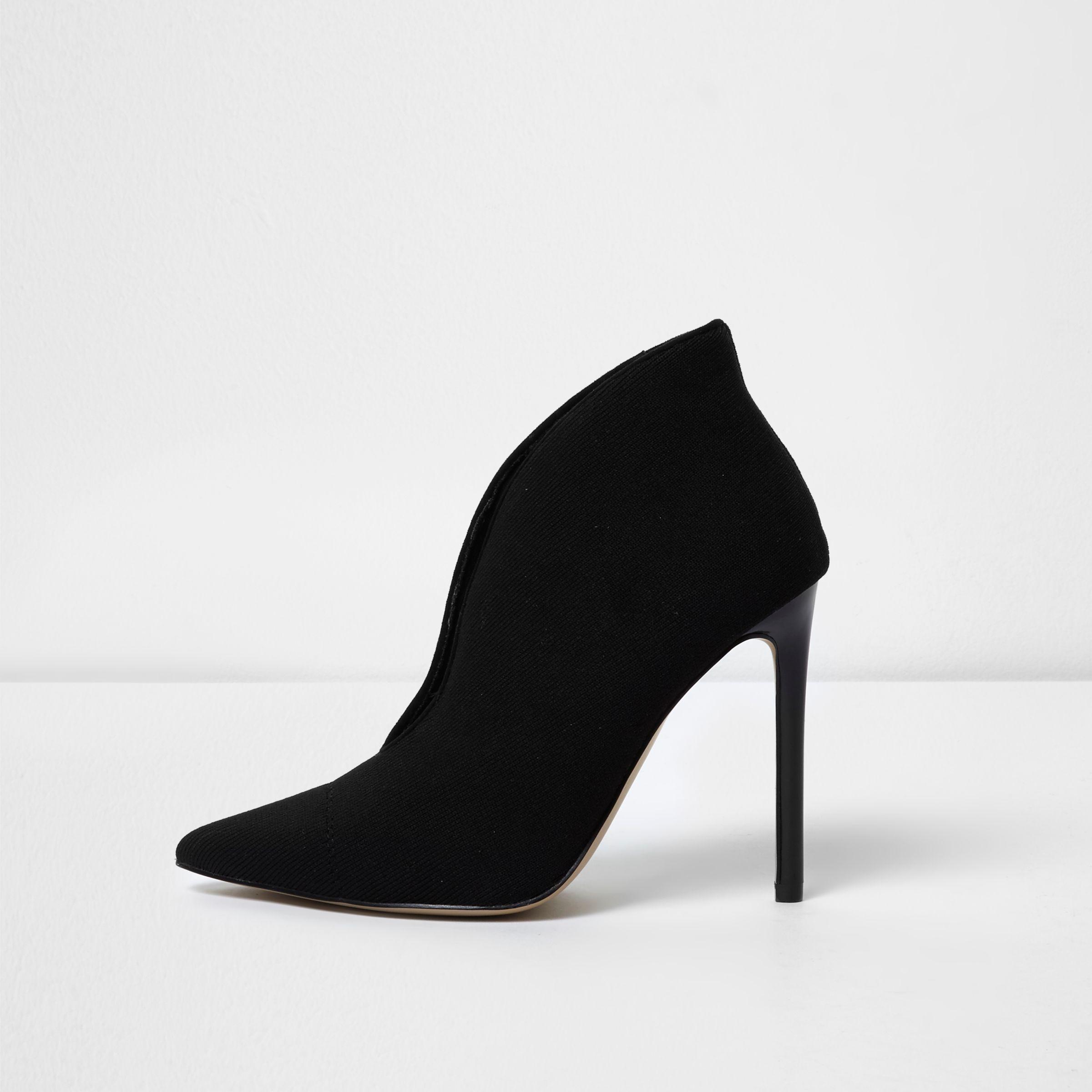 black high vamp court shoes