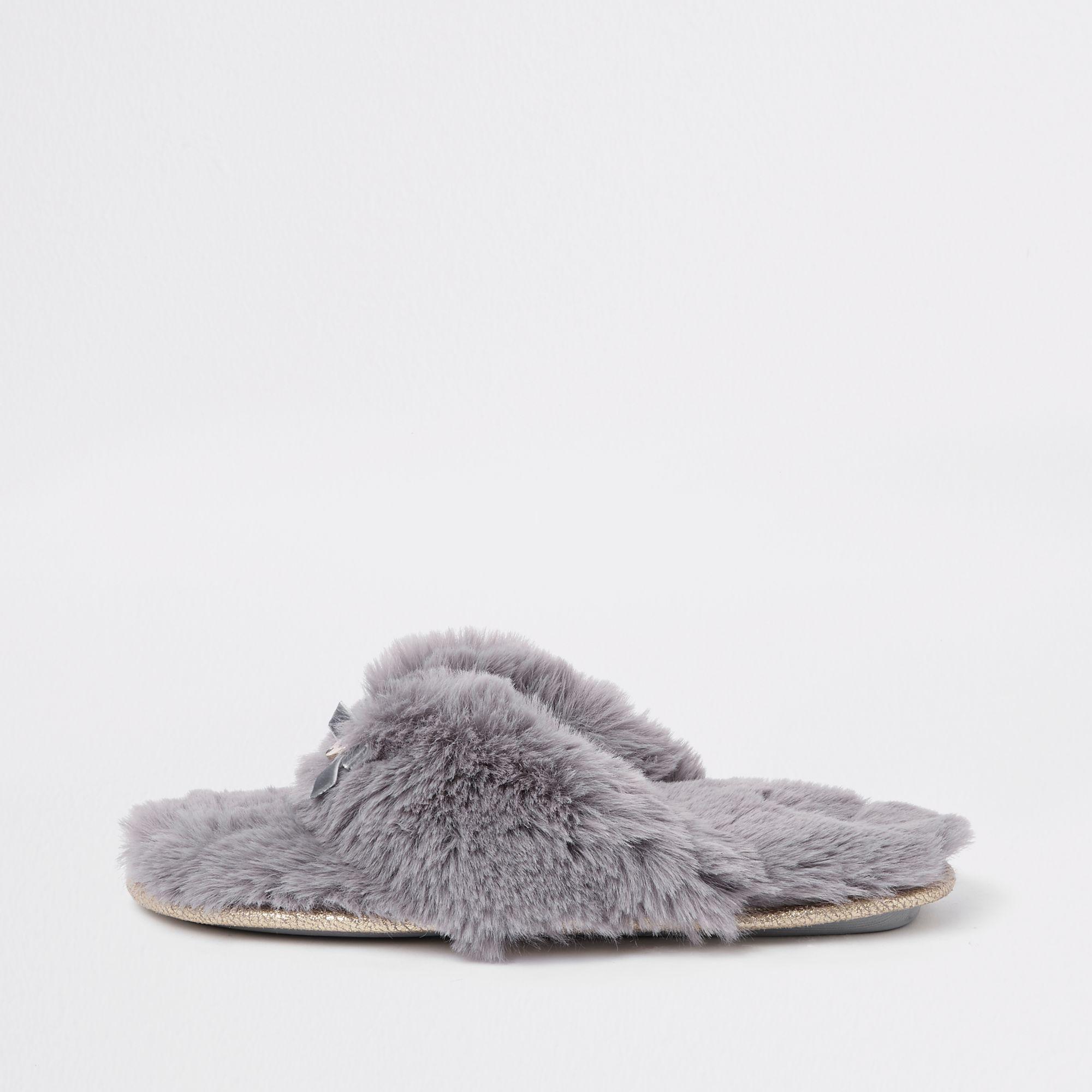 grey fluffy flip flop slippers