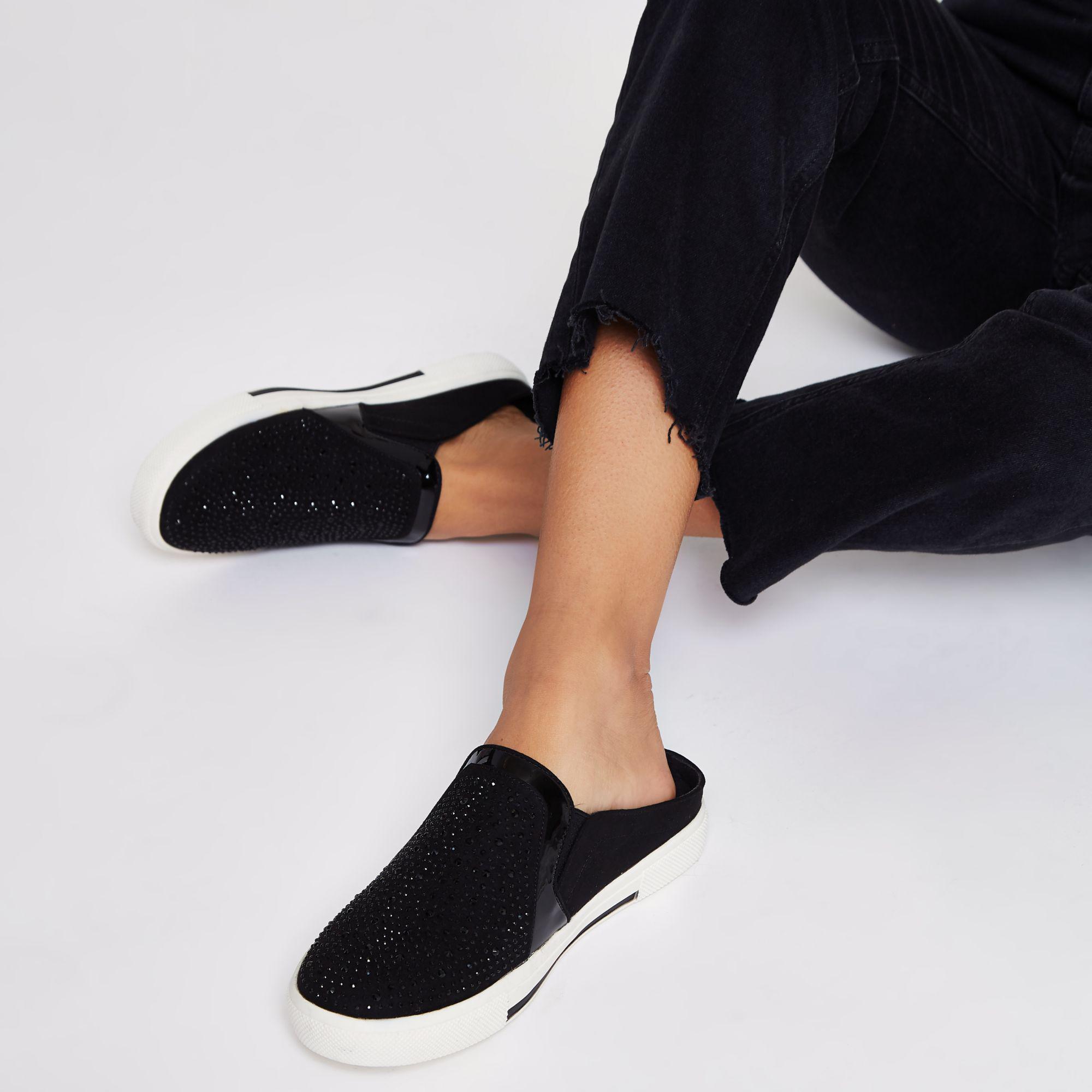 backless plimsolls