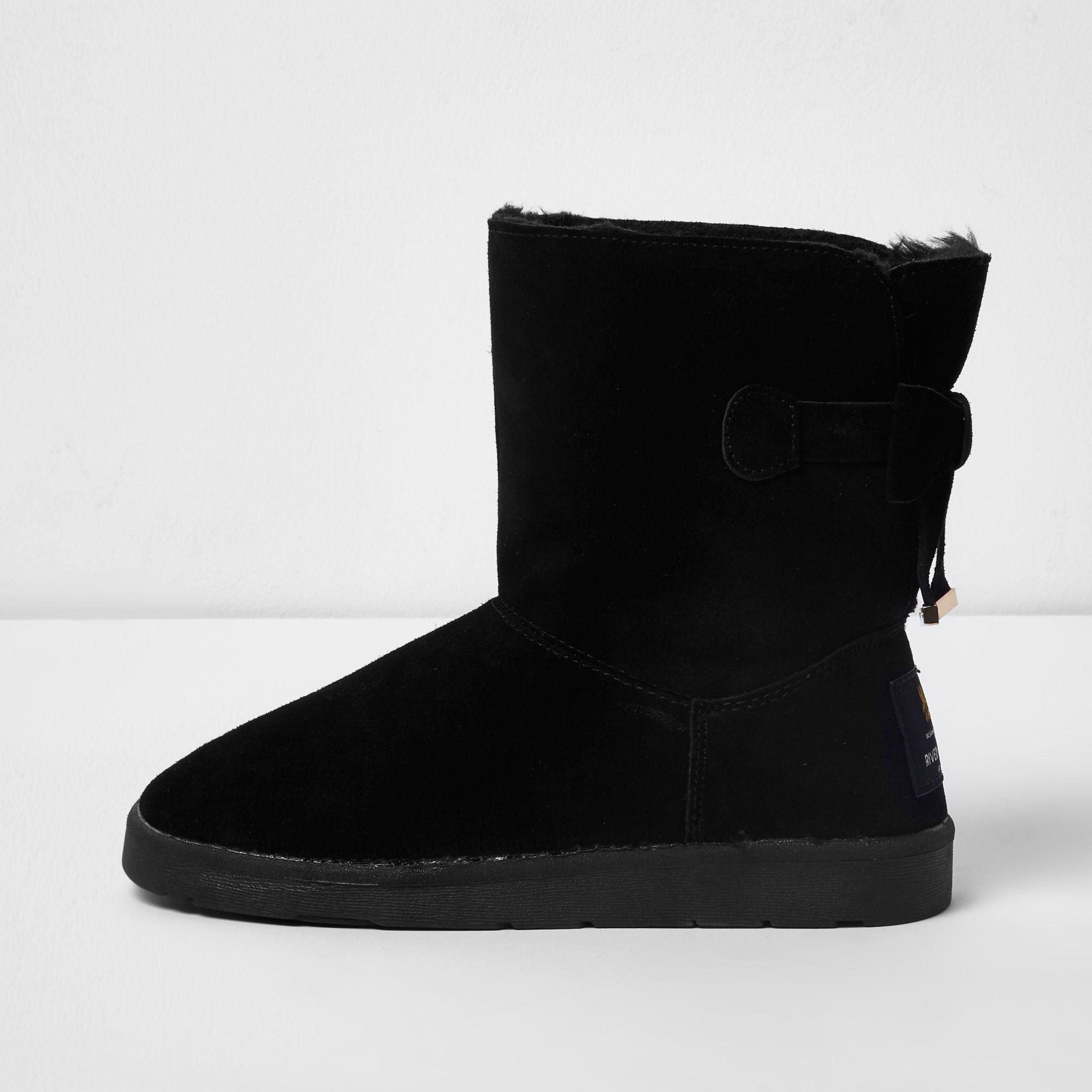 bow back ankle boots
