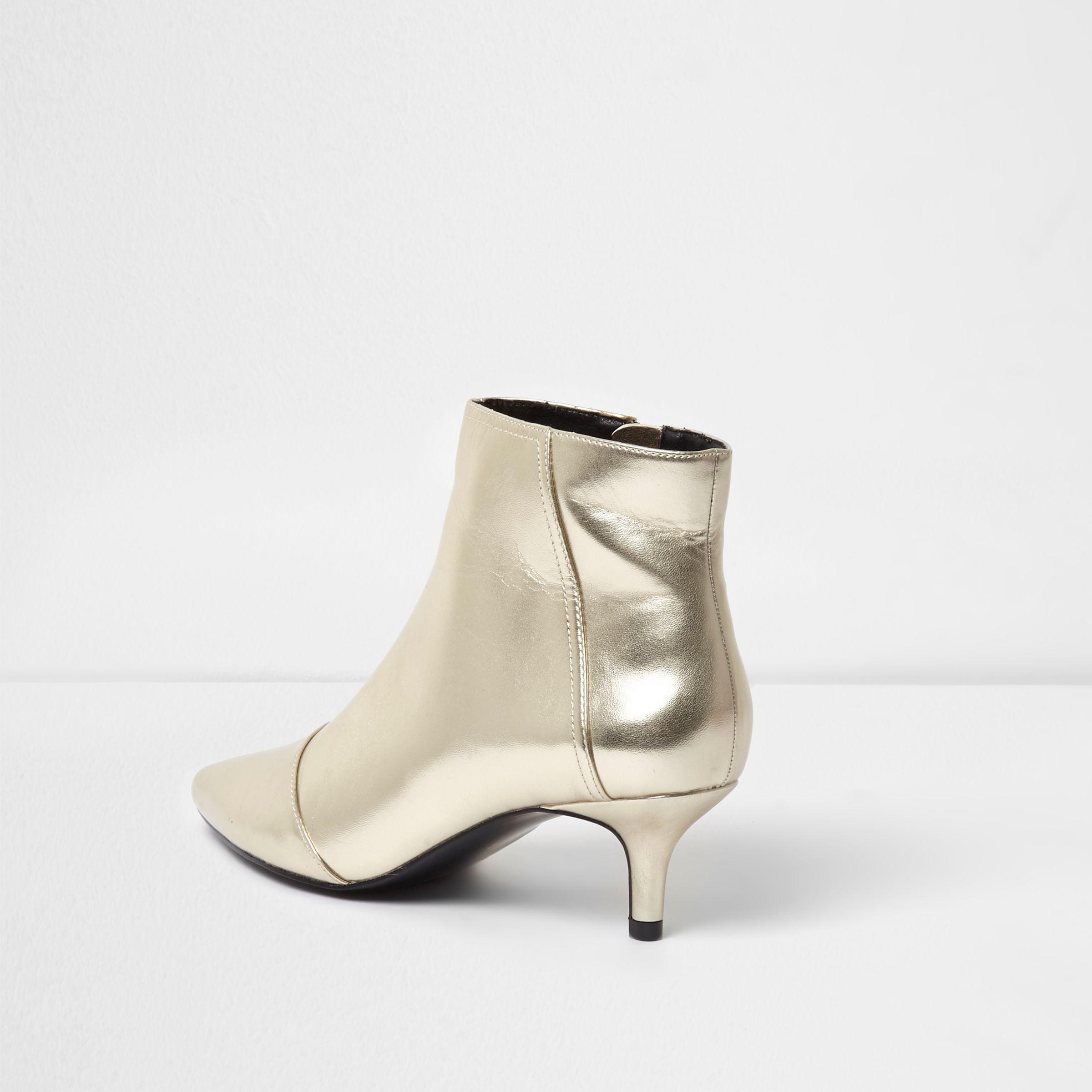 ankle boot kitten heel