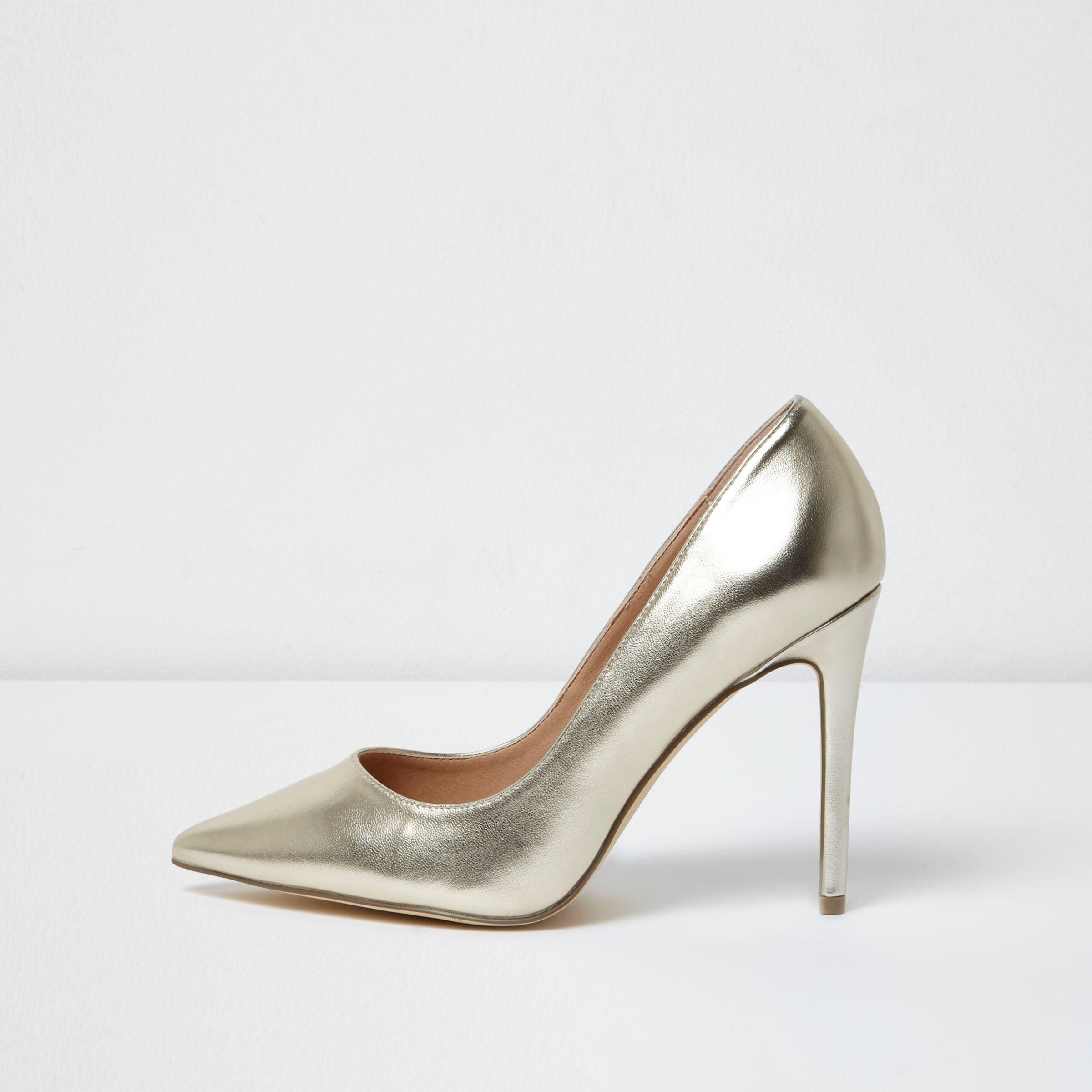 Wide fit gold court shoes Clearance