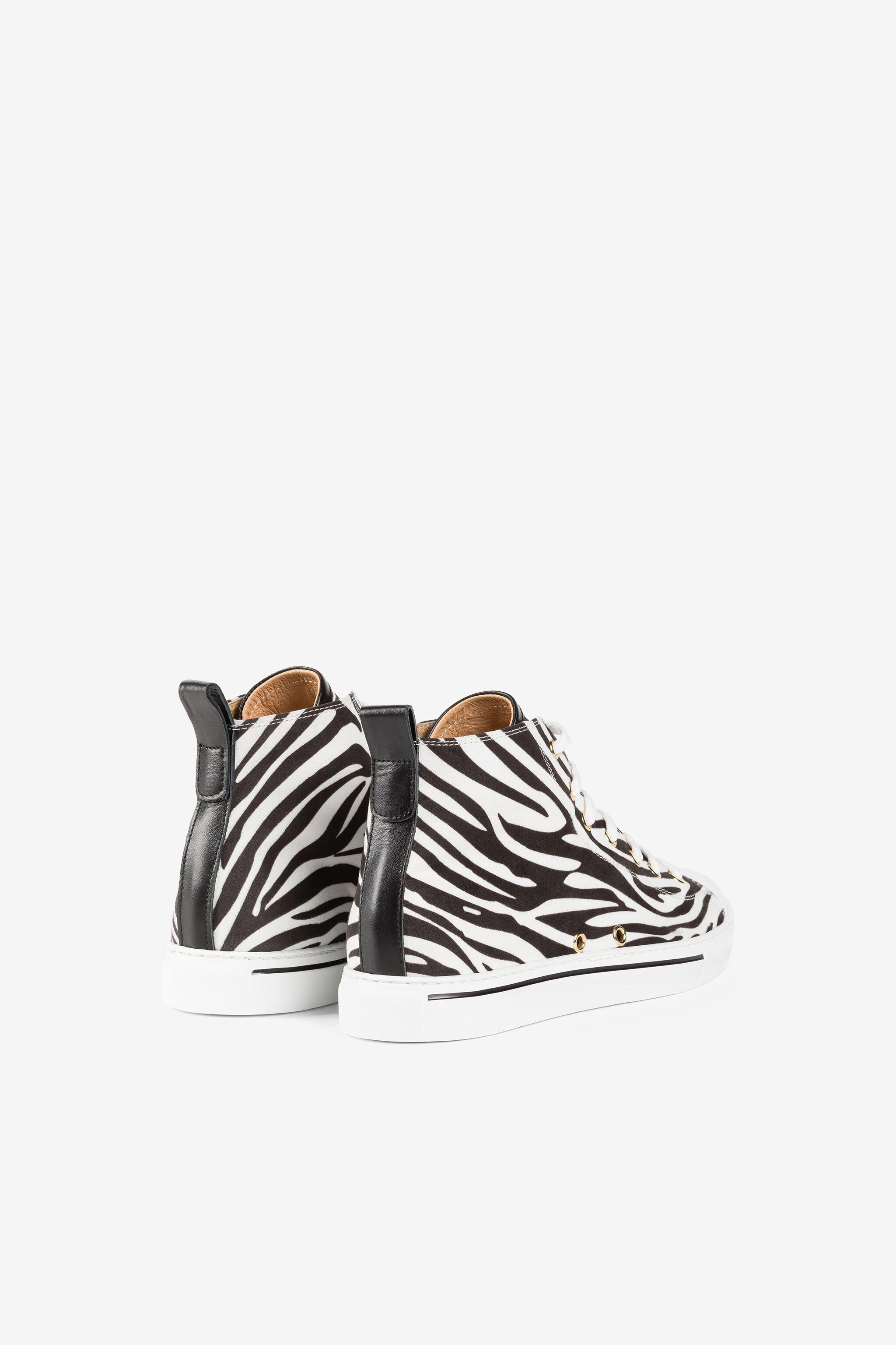 Roberto Cavalli
crystal-embellished zebra-stripe slippers Roberto Cavalli Zebra-Print Hi-Top Sneakers in White | Lyst main image 4