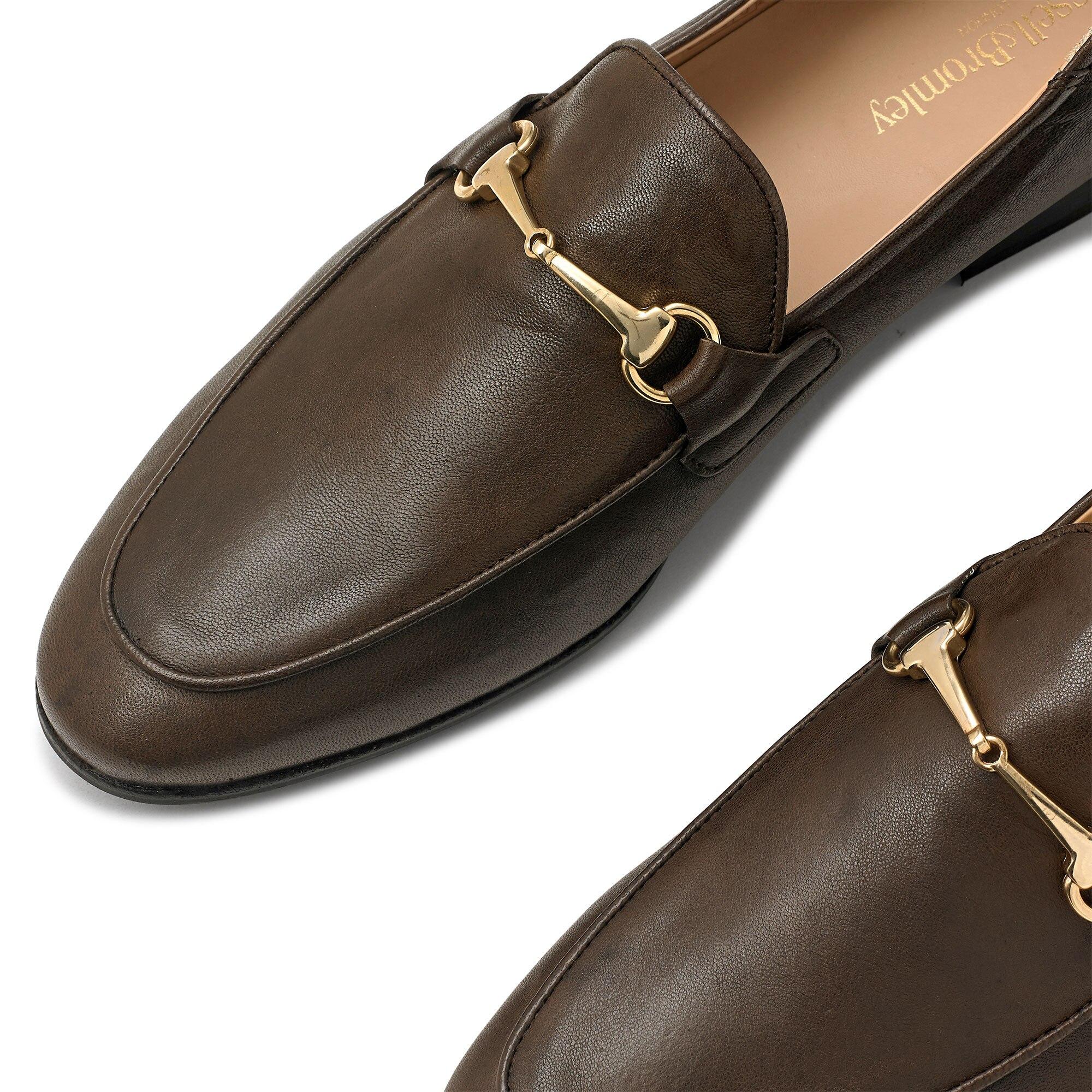 Snaffle Trim Loafers, Size 