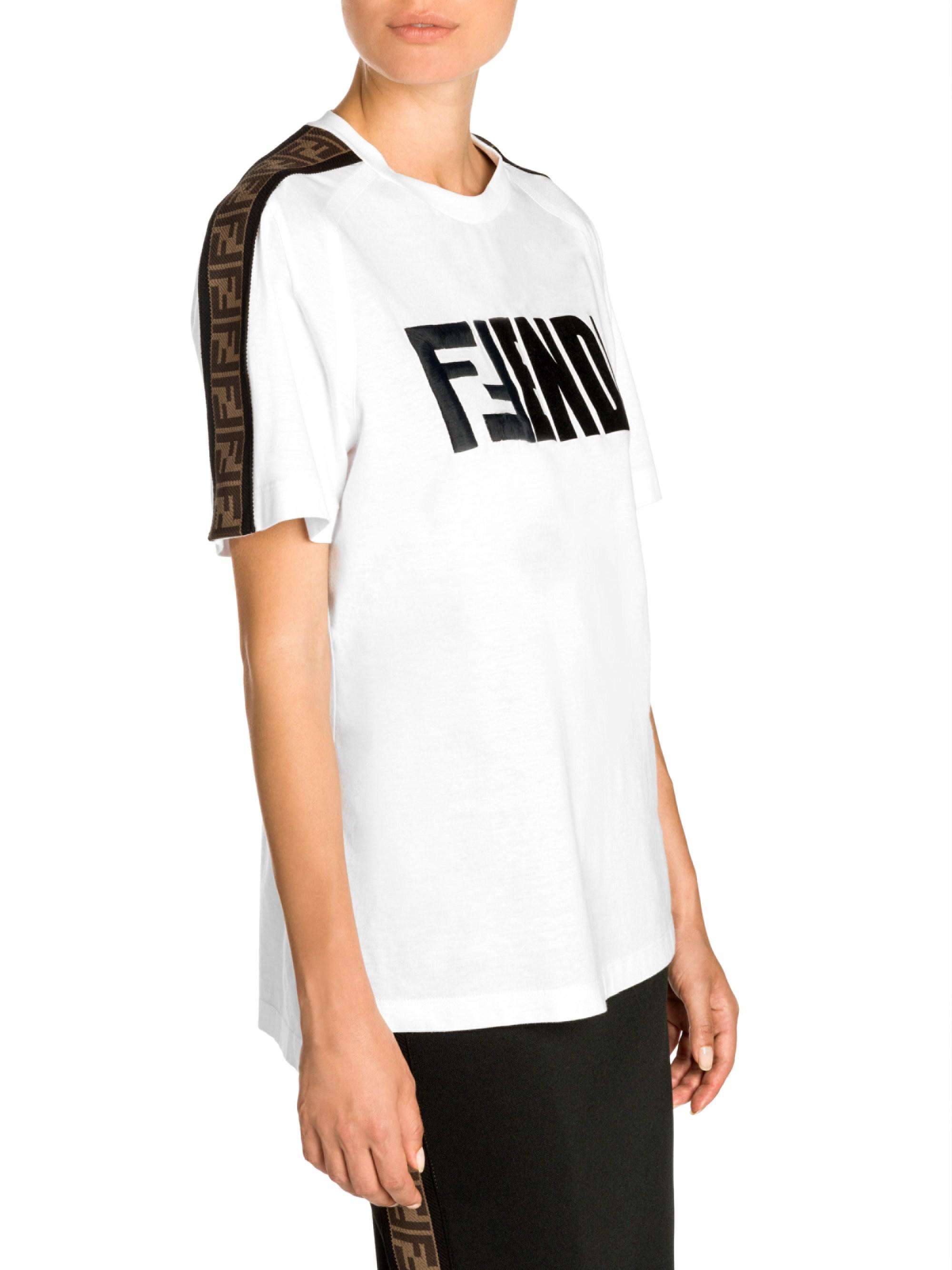 Fendi Logo Tape Short Sleeved T Shirt, Text-print Pattern in White 