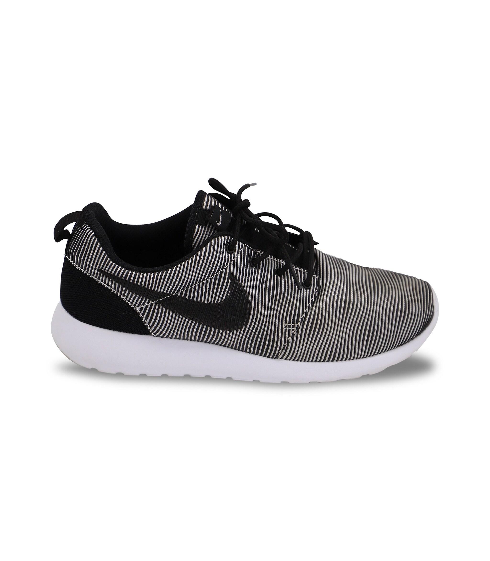 Nike Roshe Run Premium Plus Striped Sneakers In Black And White Nylon  Athletic Shoes Sneakers | Lyst