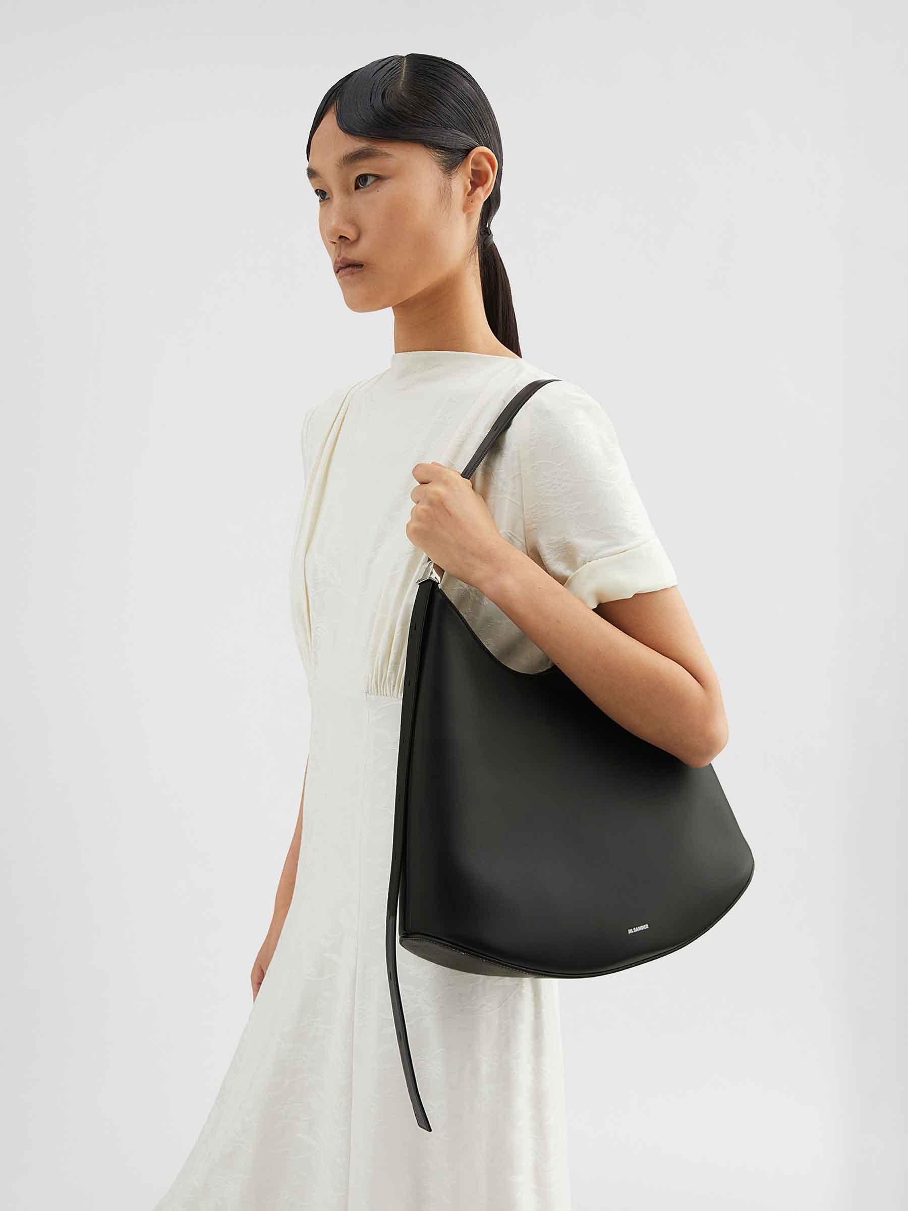 【JIL SANDER】関税込☆フラップバッグ ミディアム レザー black Jil Sander Leather Shoulder Bag in Black | Lyst