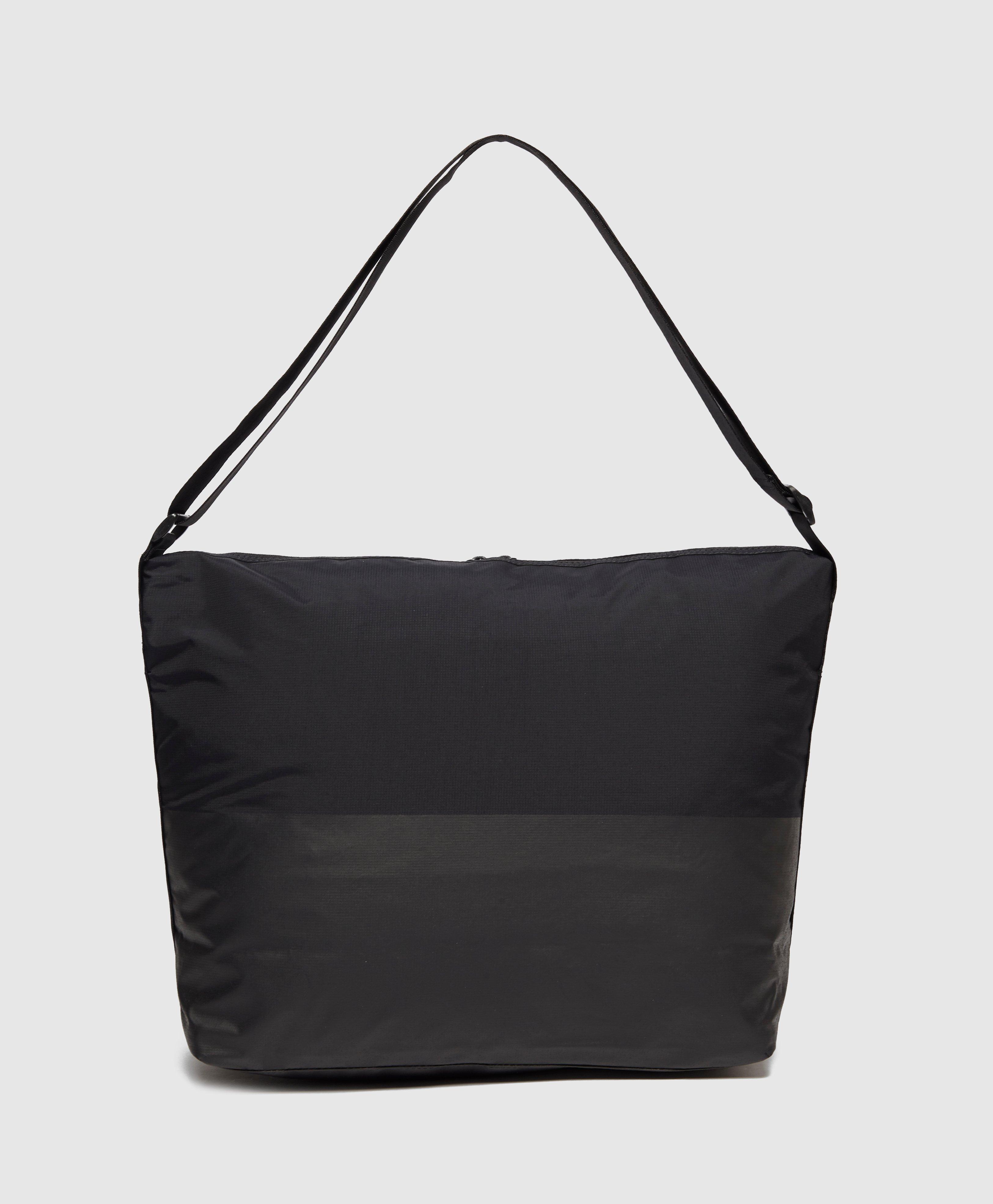 Fred Perry Logo Messenger Bag in Black for Men - Save 41% - Lyst