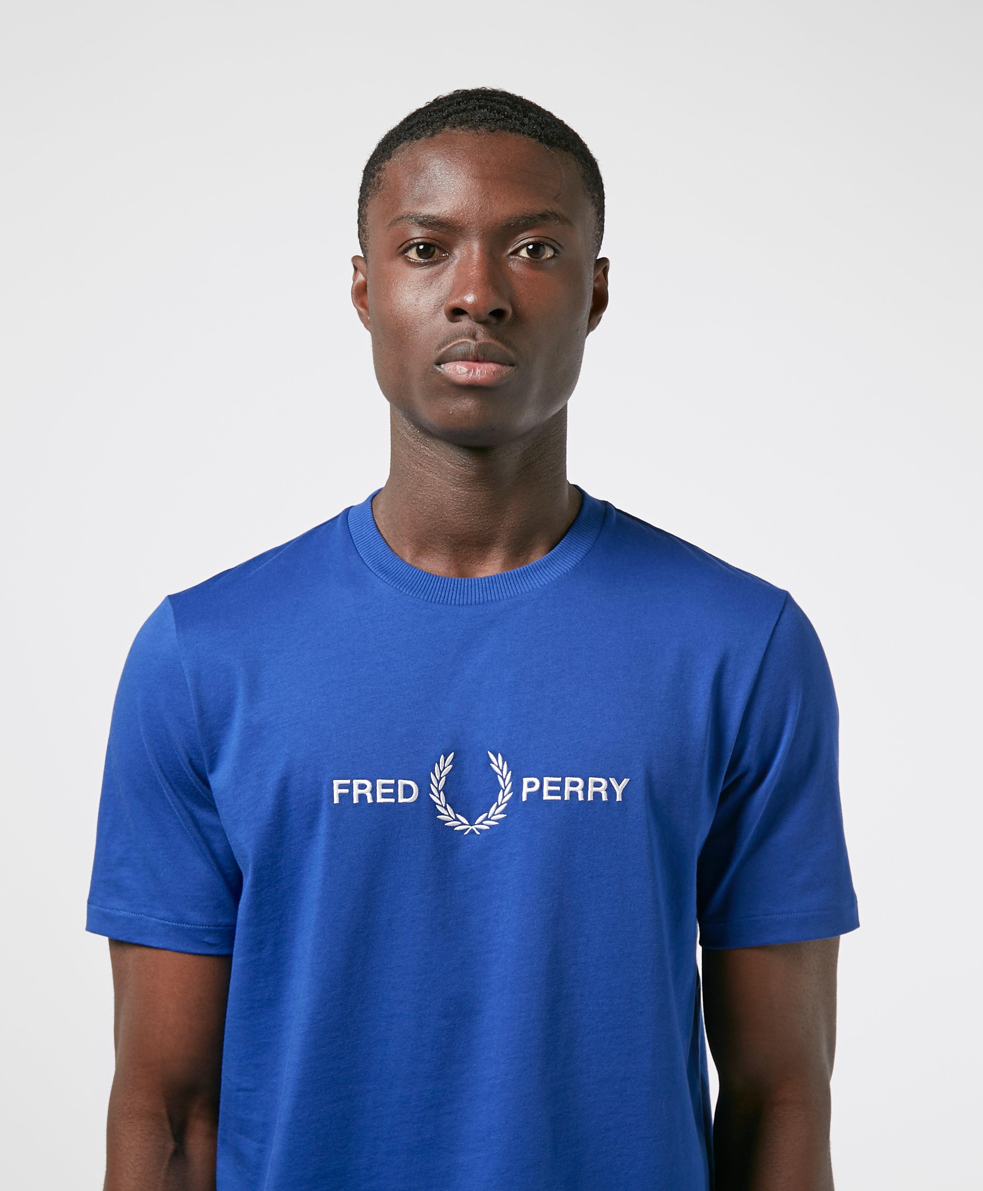 Fred perry central logo t shirt Clearance
