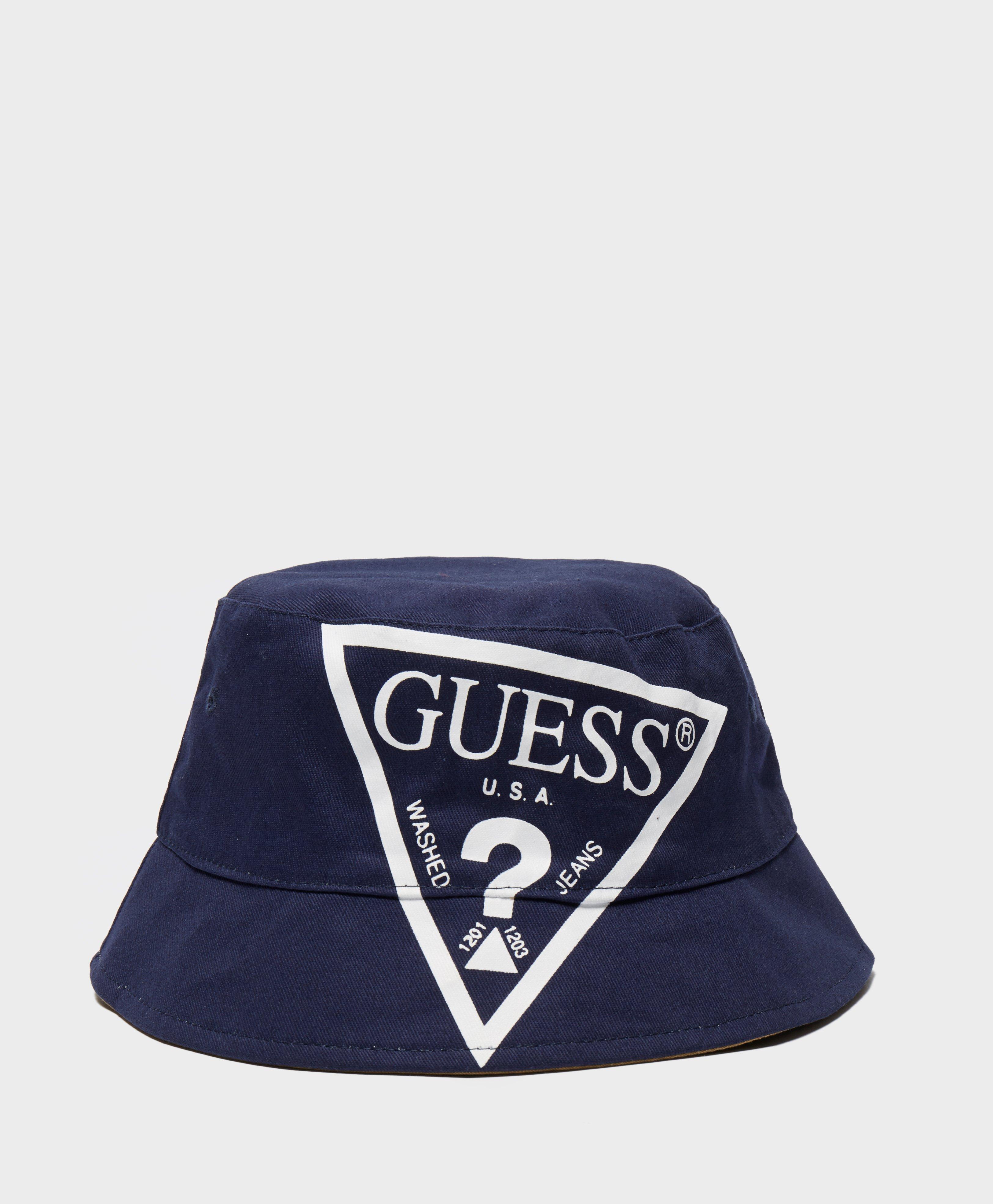 Guess White Bucket Hat 2025