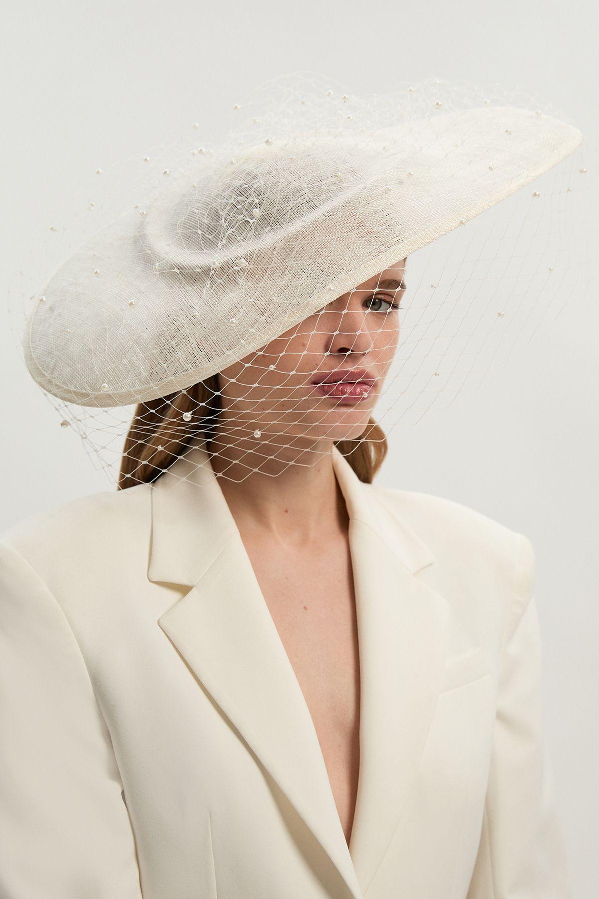 Karen Millen Pearl Detail Mesh Fascinator in Natural | Lyst UK