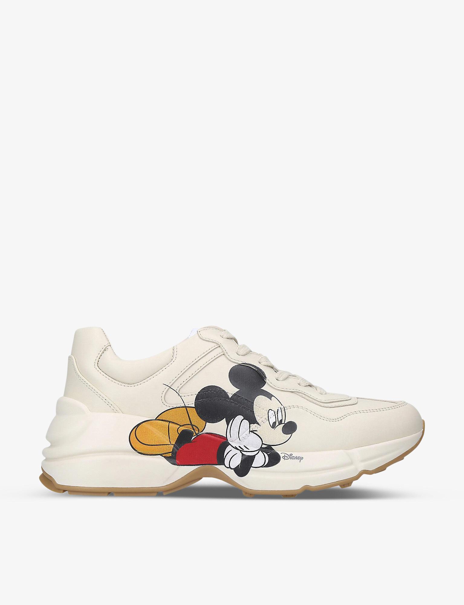 Mobiliseren Geduld Vernederen Gucci Women's X Disney Mickey Mouse Rhyton Leather Mid-top Trainers in  White | Lyst