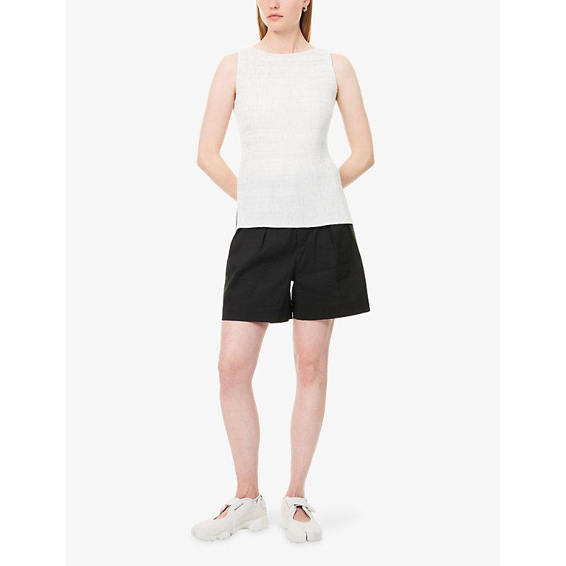 パンツ ISSEY MIYAKE Women Shorts  Burmudas IM48KF359 15 Black Issey Miyake Shorts for Women | Online Sale up to 75% off | Lyst
