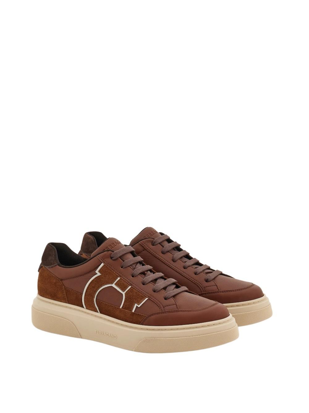 Salvatore Ferragamo スポーツシューズ ブラウン Ferragamo Gancini Low-Top Sneaker in Brown for Men | Lyst