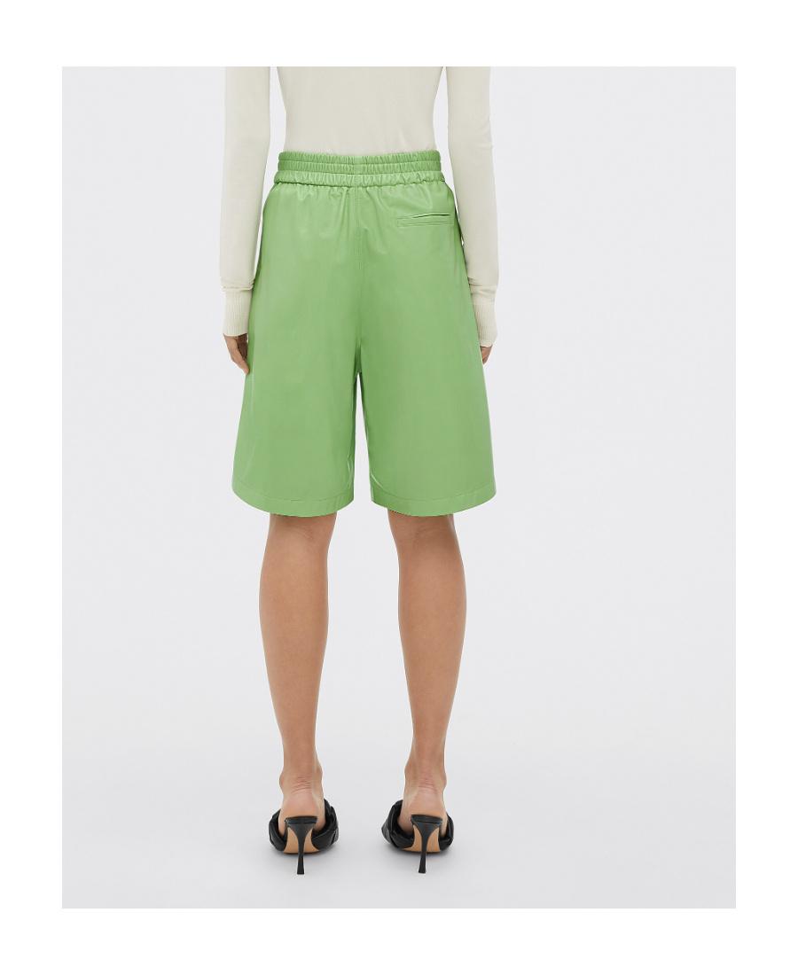 ショートパンツ BOTTEGA VENETA Women Shorts  Burmudas 38562072 815456 VA5Y0 BOTTEGA VENETA Pinstriped cotton-poplin shorts | NET-A-PORTER