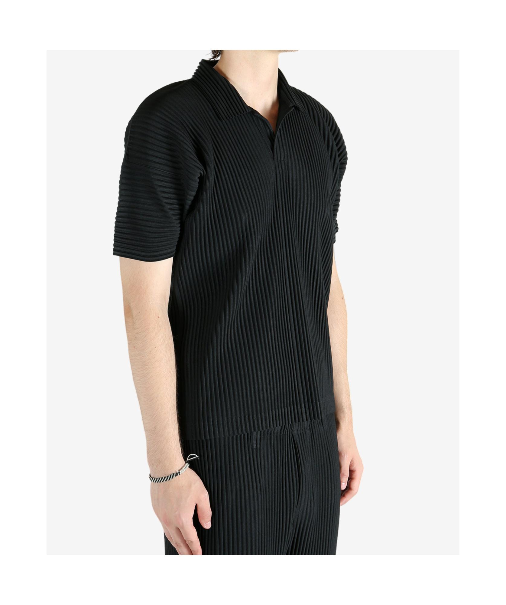 HOMME PLISSE ISSEY MIYAKE｜SHORT-SLEEVED ROUND NECK T-SH BASICS – ISSEY MIYAKE ONLINE STORE
