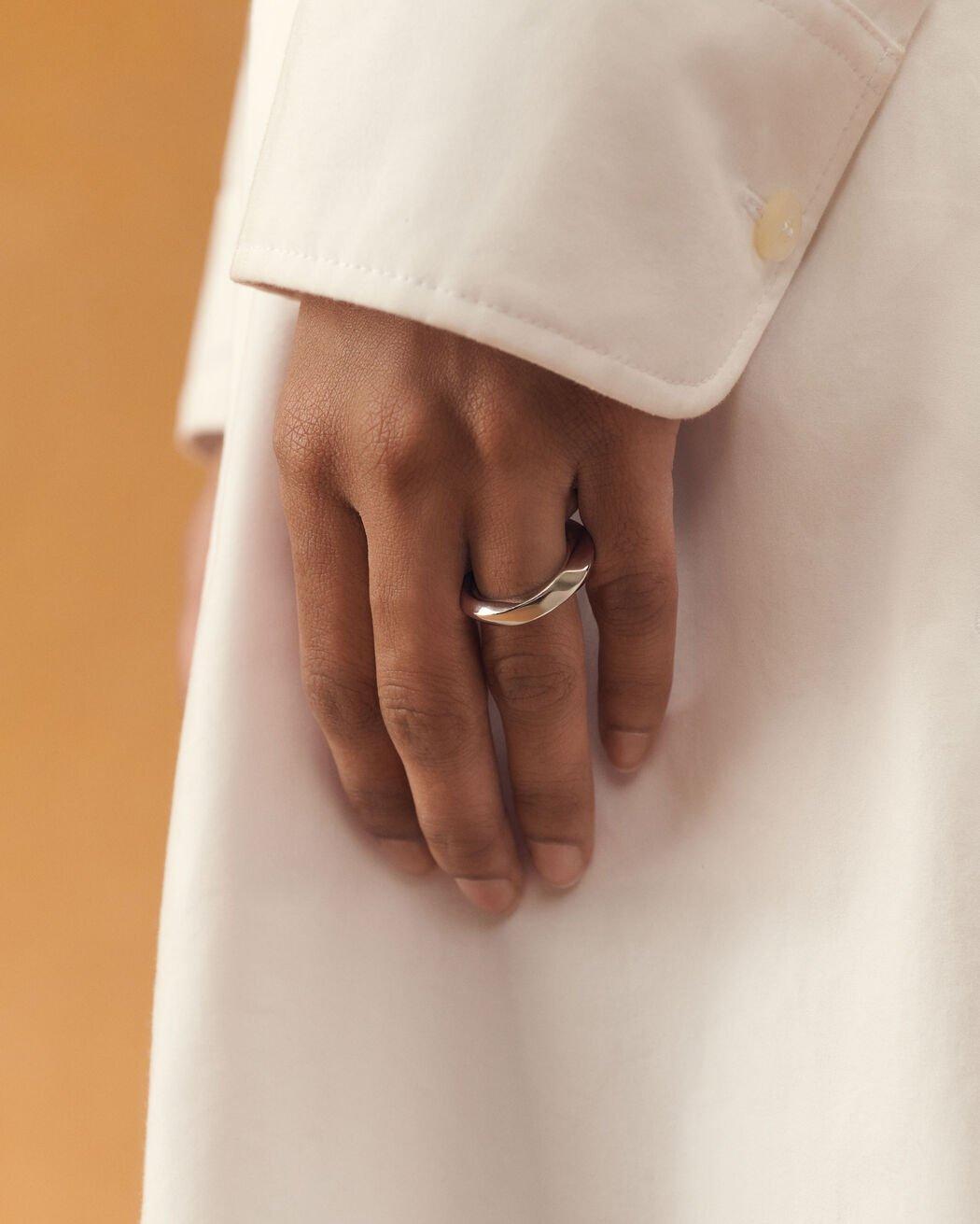 Jacquemus La Bague Nodi リング Jacquemus La Bague Nodi Ring en Gold pour femme | LN-CC®
