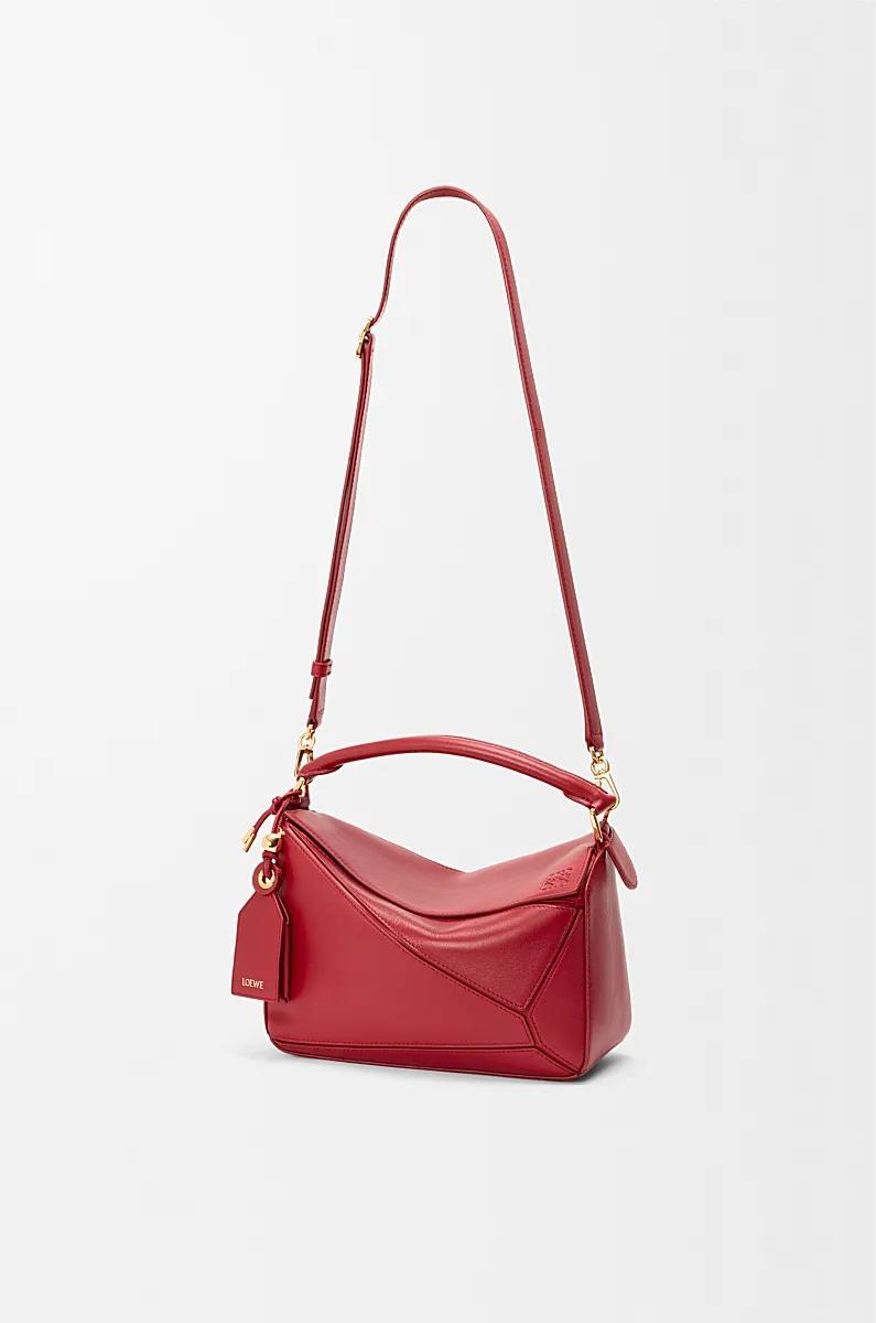 ショルダーバッグ・ポシェット LOEWE Women Bags A411FCRX02LE Red Small Squeeze bag in mellow nappa lambskin Red - LOEWE
