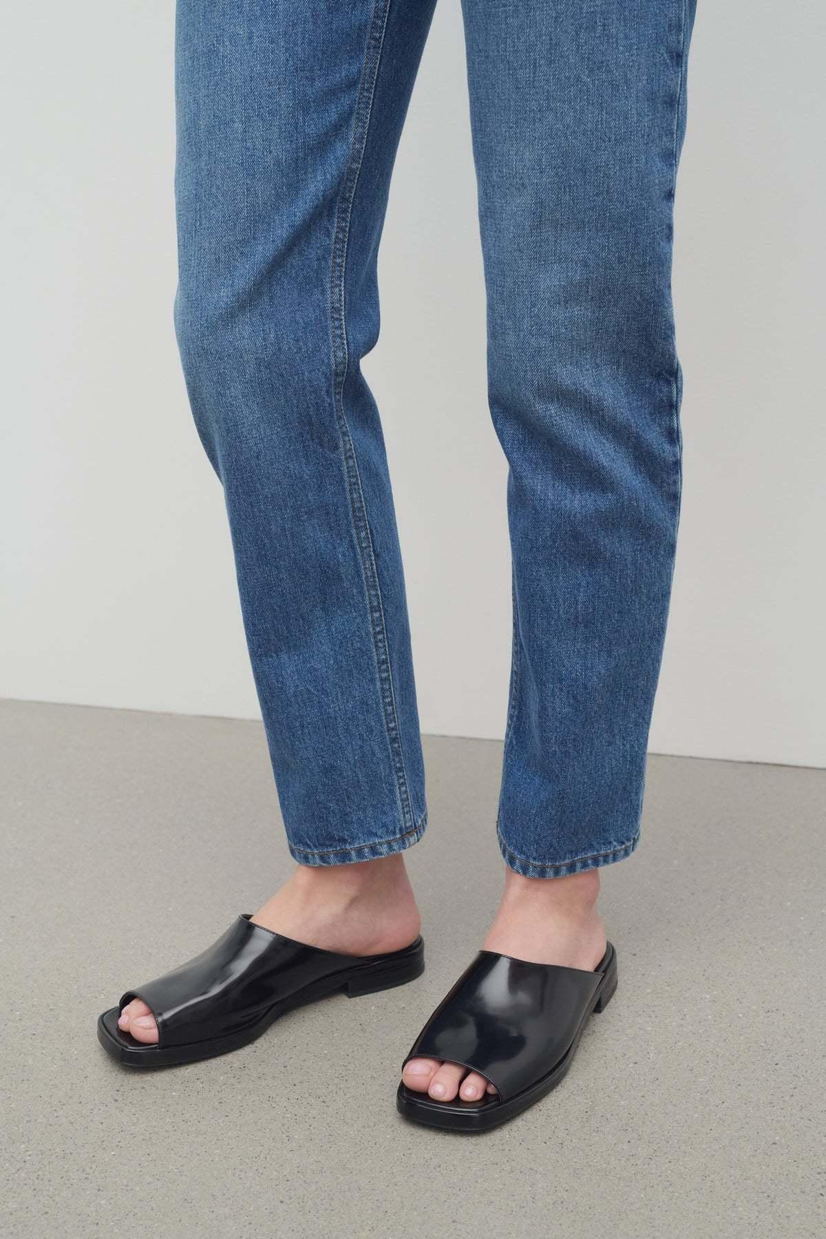 The Row Emi Sandals in Black | Lyst