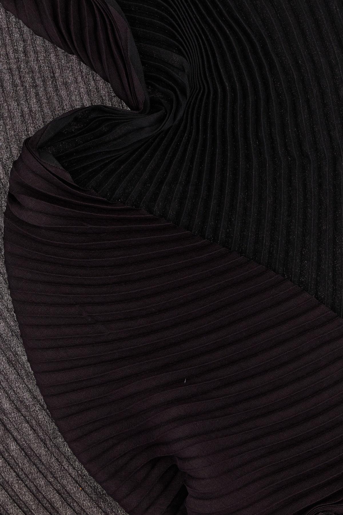 スカーフ ISSEY MIYAKE 'Double Pleats' stole Black Issey Miyake Double Pleats Stole in Black | Lyst