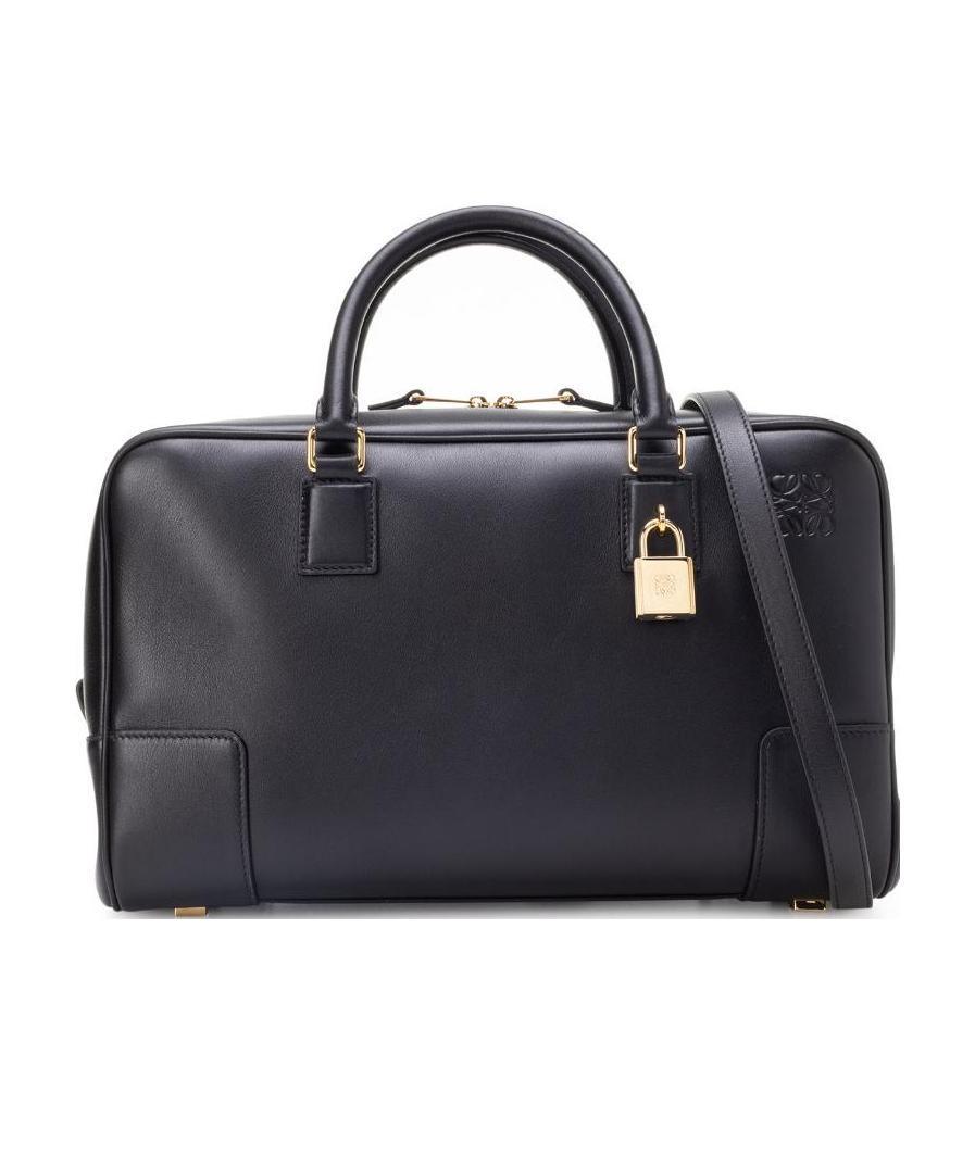 黒のレザーフラップバッグ　Loewe LOEWE 黒 レザー フラップ付きバックパック - メルカリ