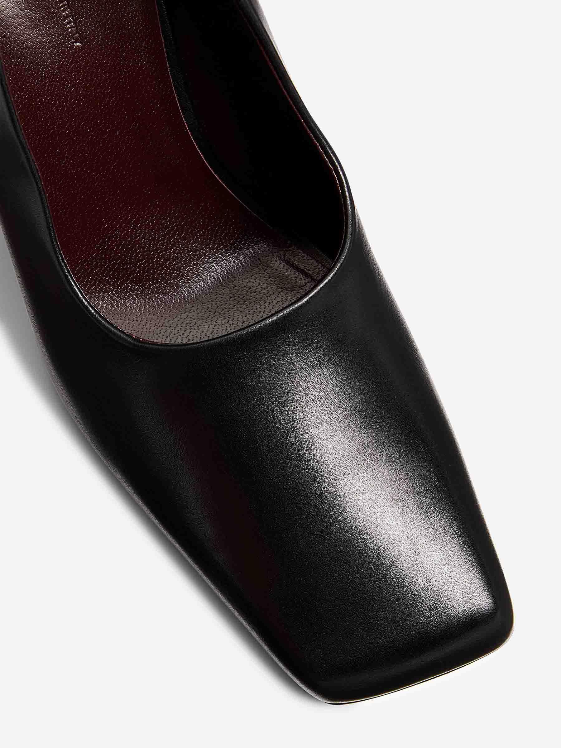 KHAITE Eva Square-Toe Pumps in Black | Lyst